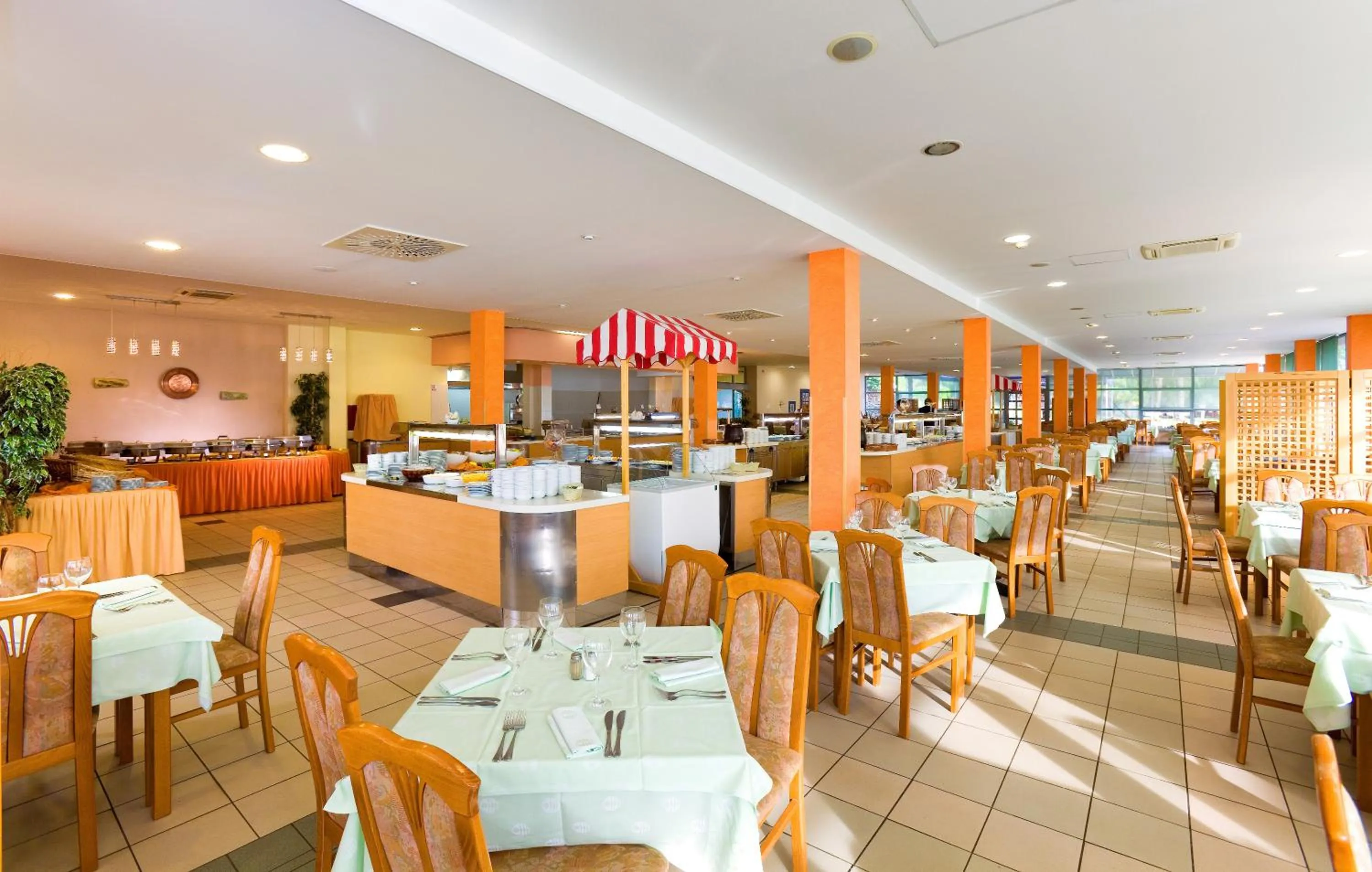 Restaurant/places to eat in Apartments Katoro Plava Laguna