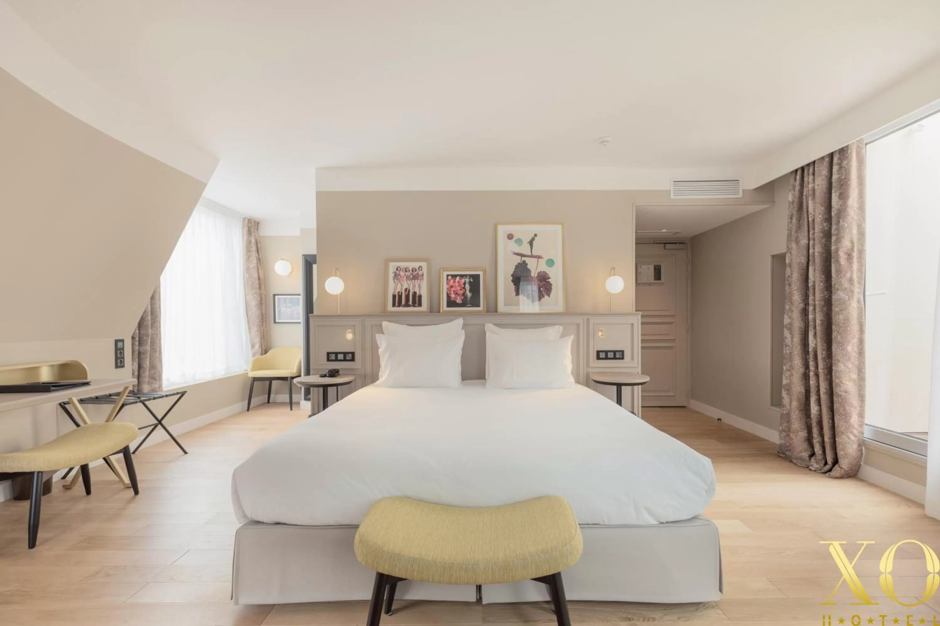 Shower, Bed in XO Hotel Paris