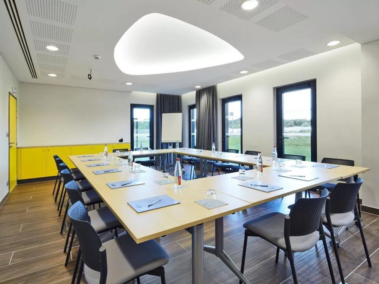 Meeting/conference room in Kyriad Prestige Pau – Palais des Sports
