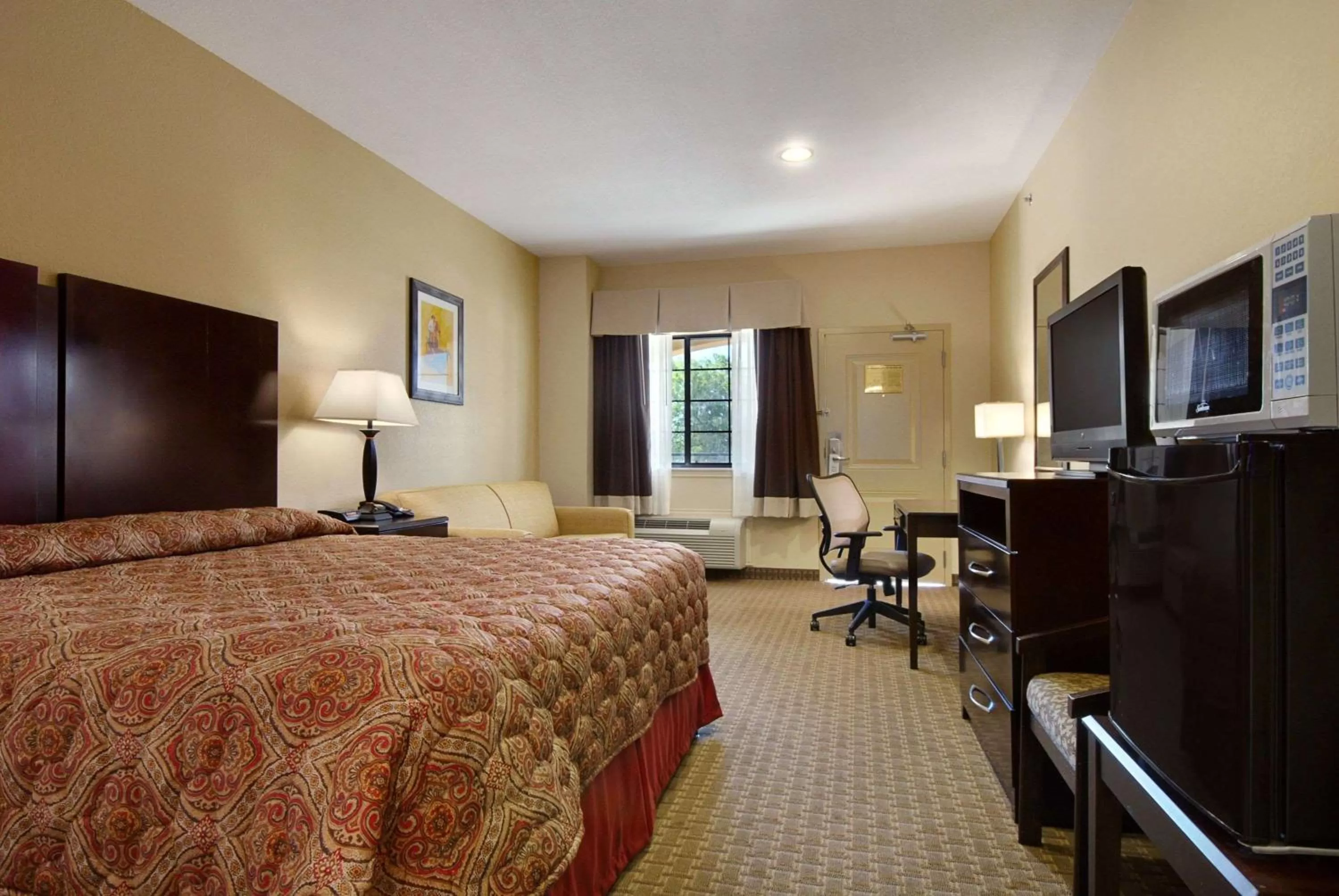 Photo of the whole room, Bed in Super 8 by Wyndham Stephenville