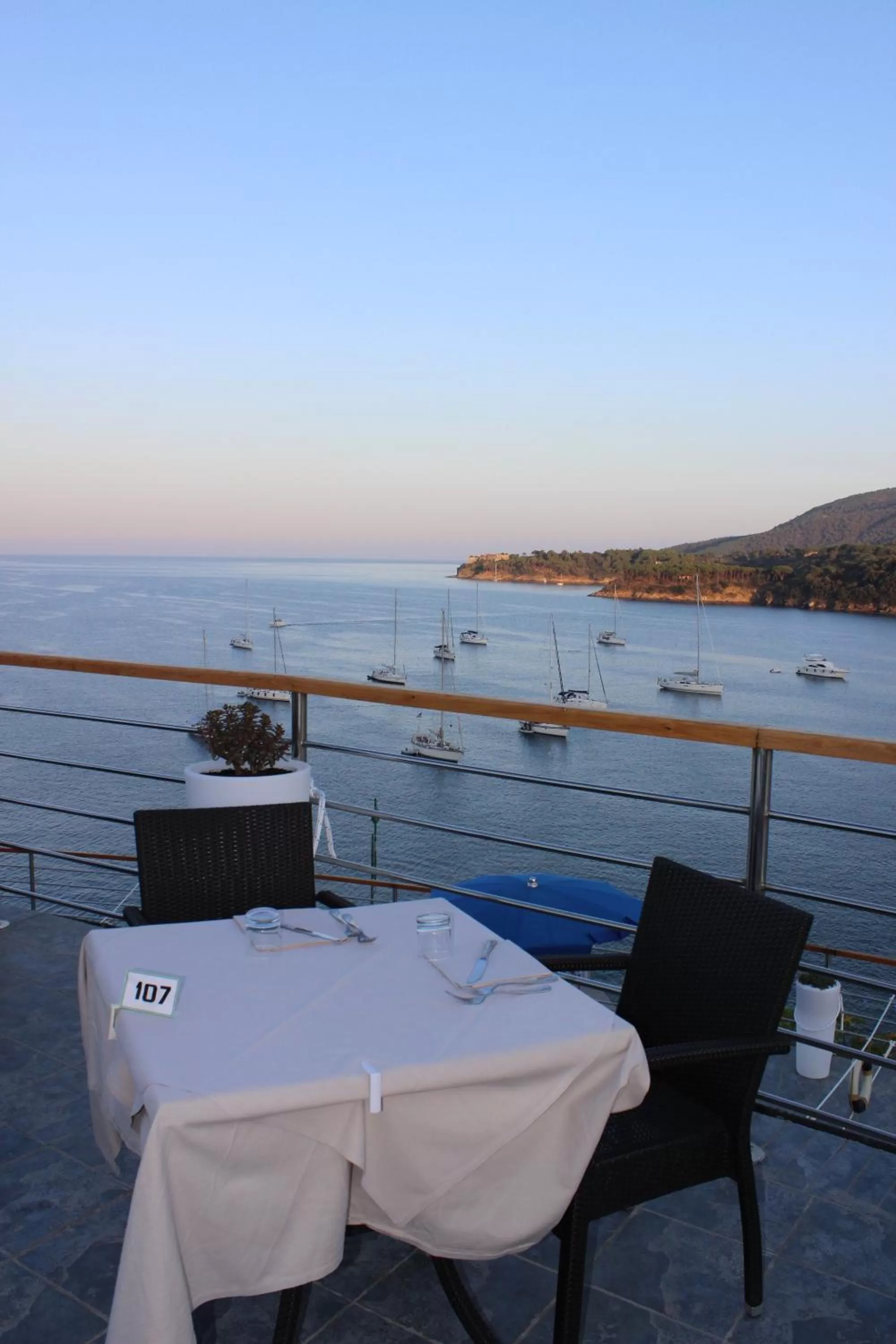Dining area in Hotel Plaza