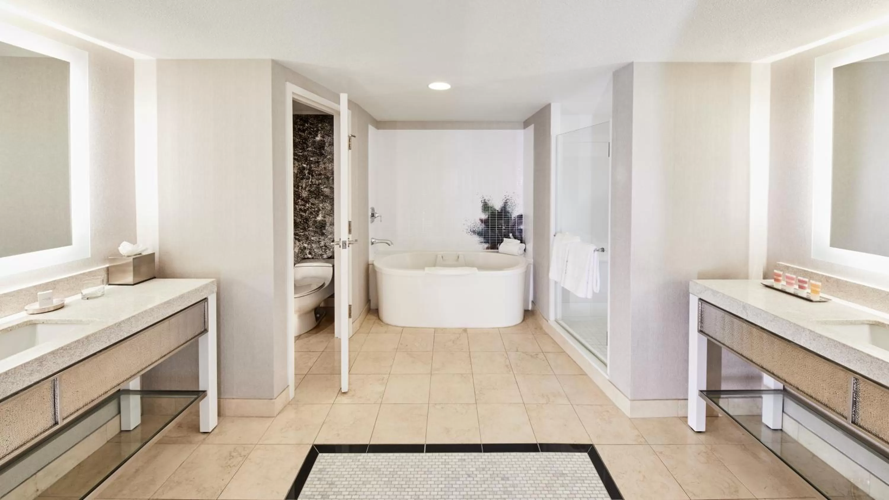 Bathroom, Bed in Planet Hollywood Resort & Casino