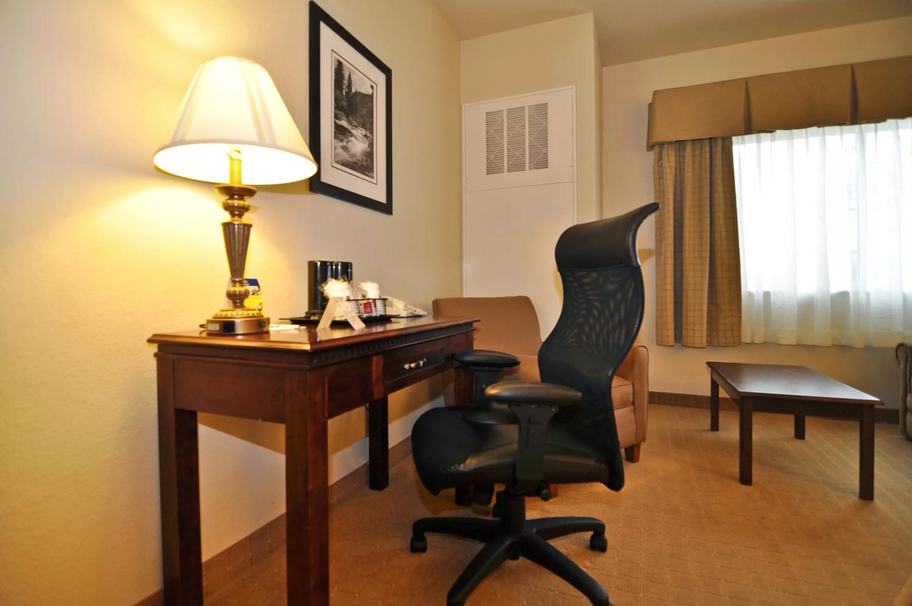 Living room in Montcler Hotel & Conference Center, Trademark by Wyndham