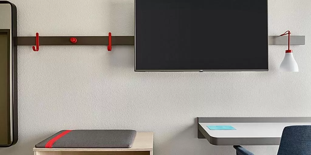 TV and multimedia in avid hotels - Detroit - Warren by IHG