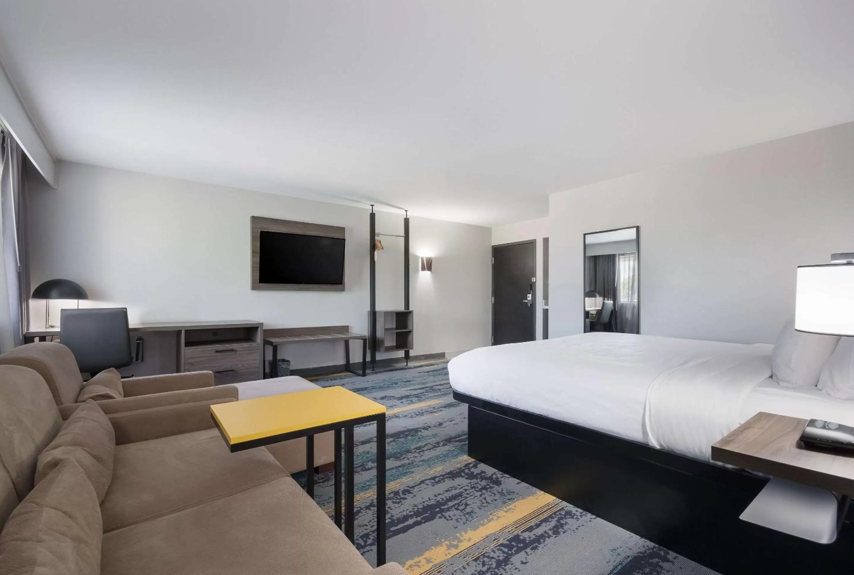 Bedroom, Bed in Clarion Pointe OKC Airport