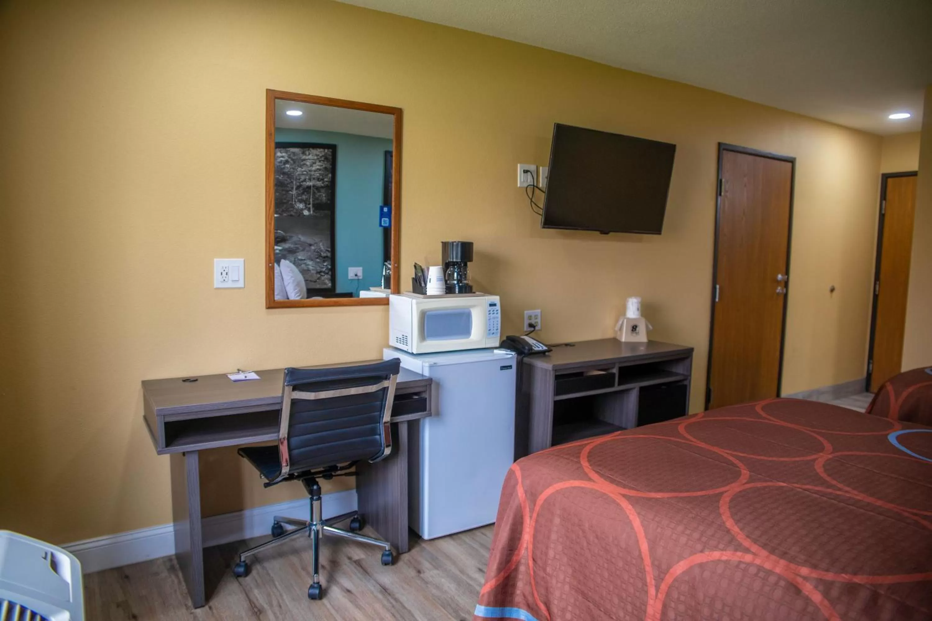 Bed in Super 8 by Wyndham Mountain Home