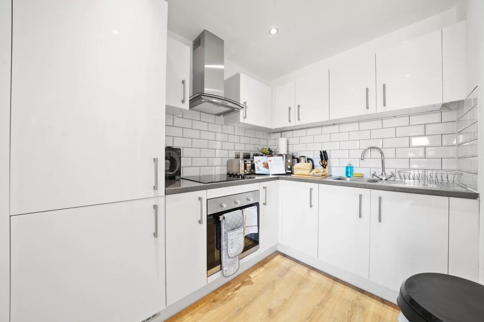Coffee/tea facilities, Kitchen/Kitchenette in Onyx O2 Arena Brindley Place Broad Street Large Spacious Apartment