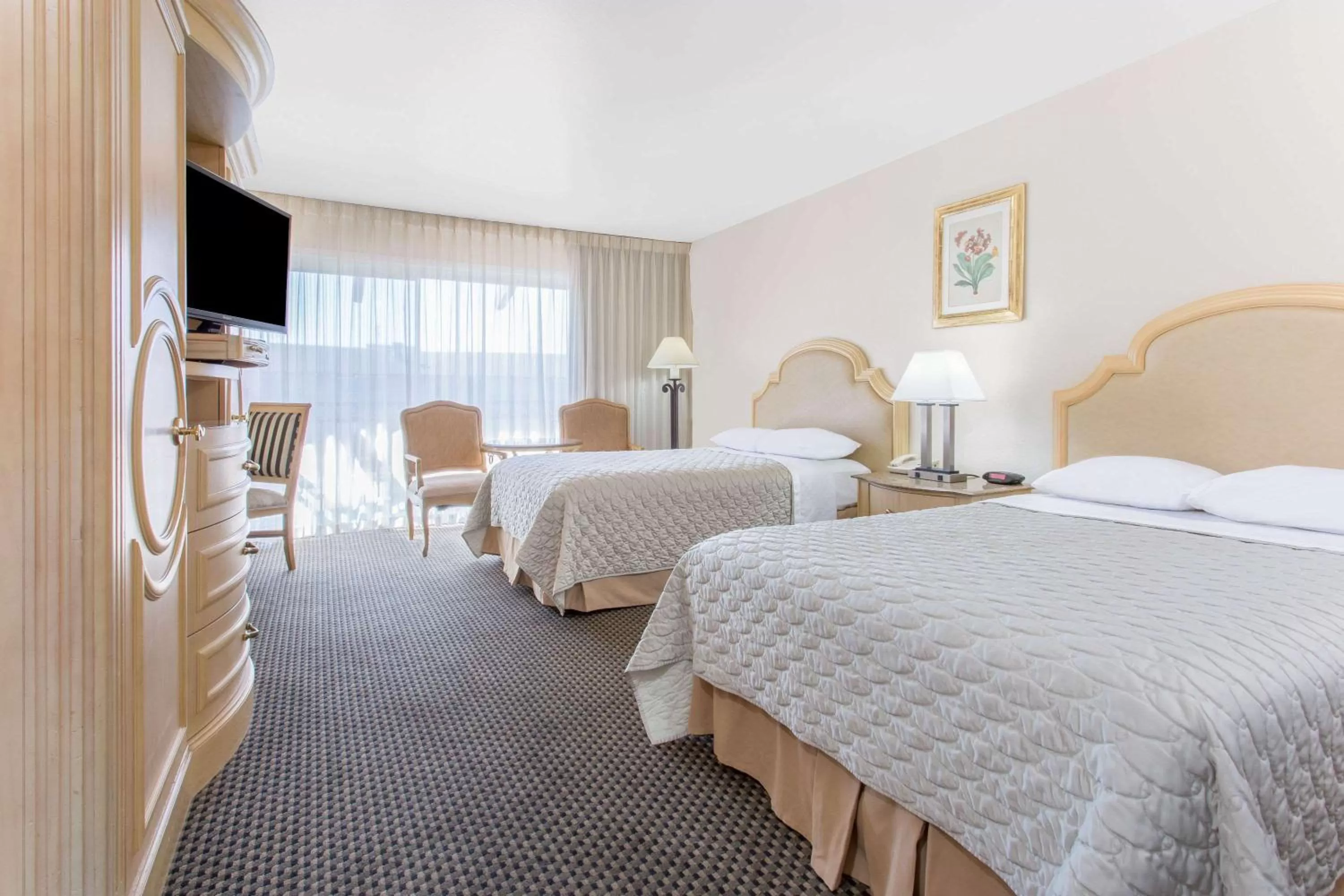 Photo of the whole room, Bed in Days Inn by Wyndham Modesto