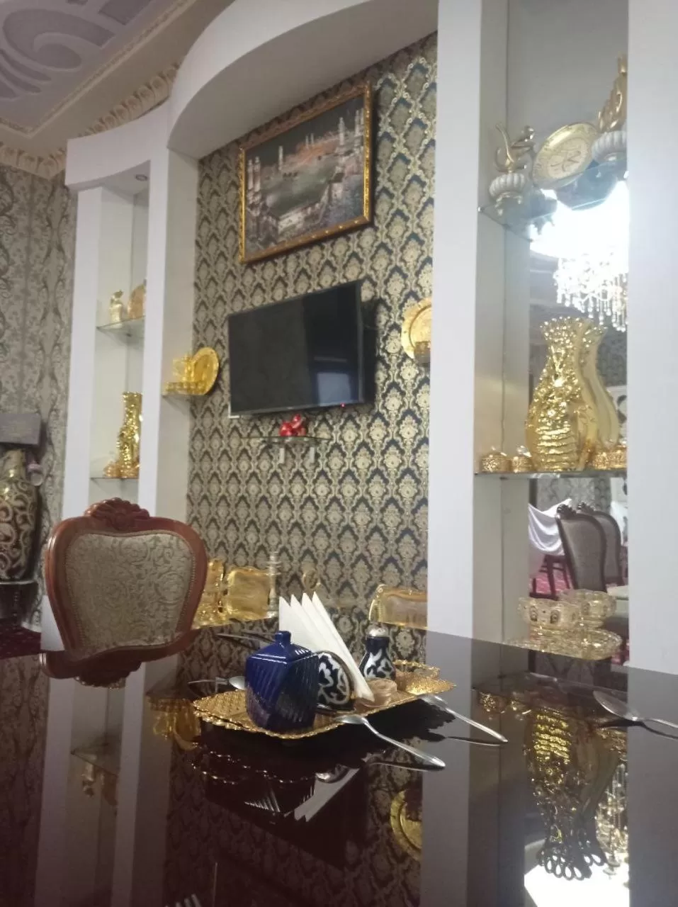 Breakfast, TV/Entertainment Center in Risqiro'z Ancient Boutique Hotel