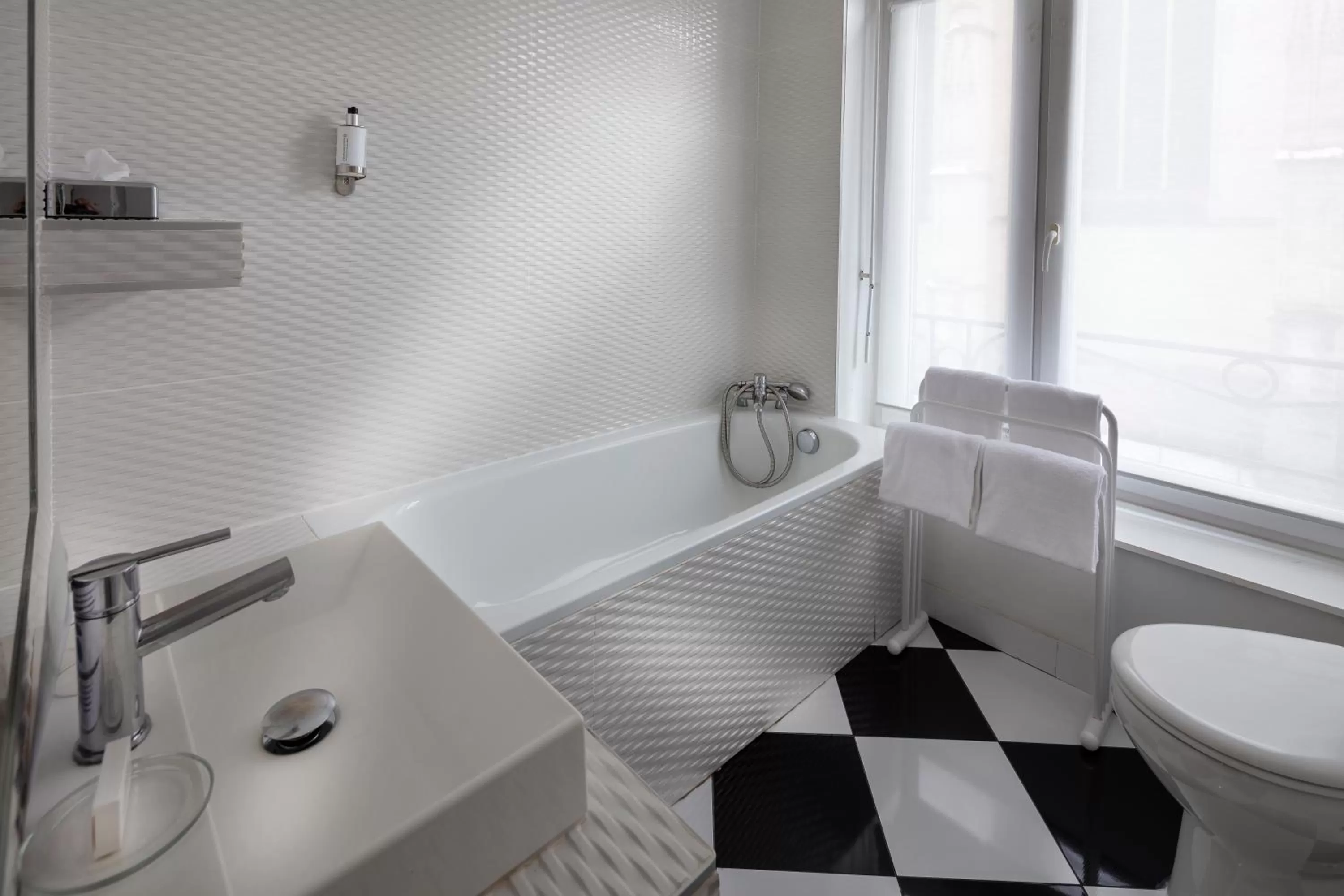 Bathroom in Brueghel