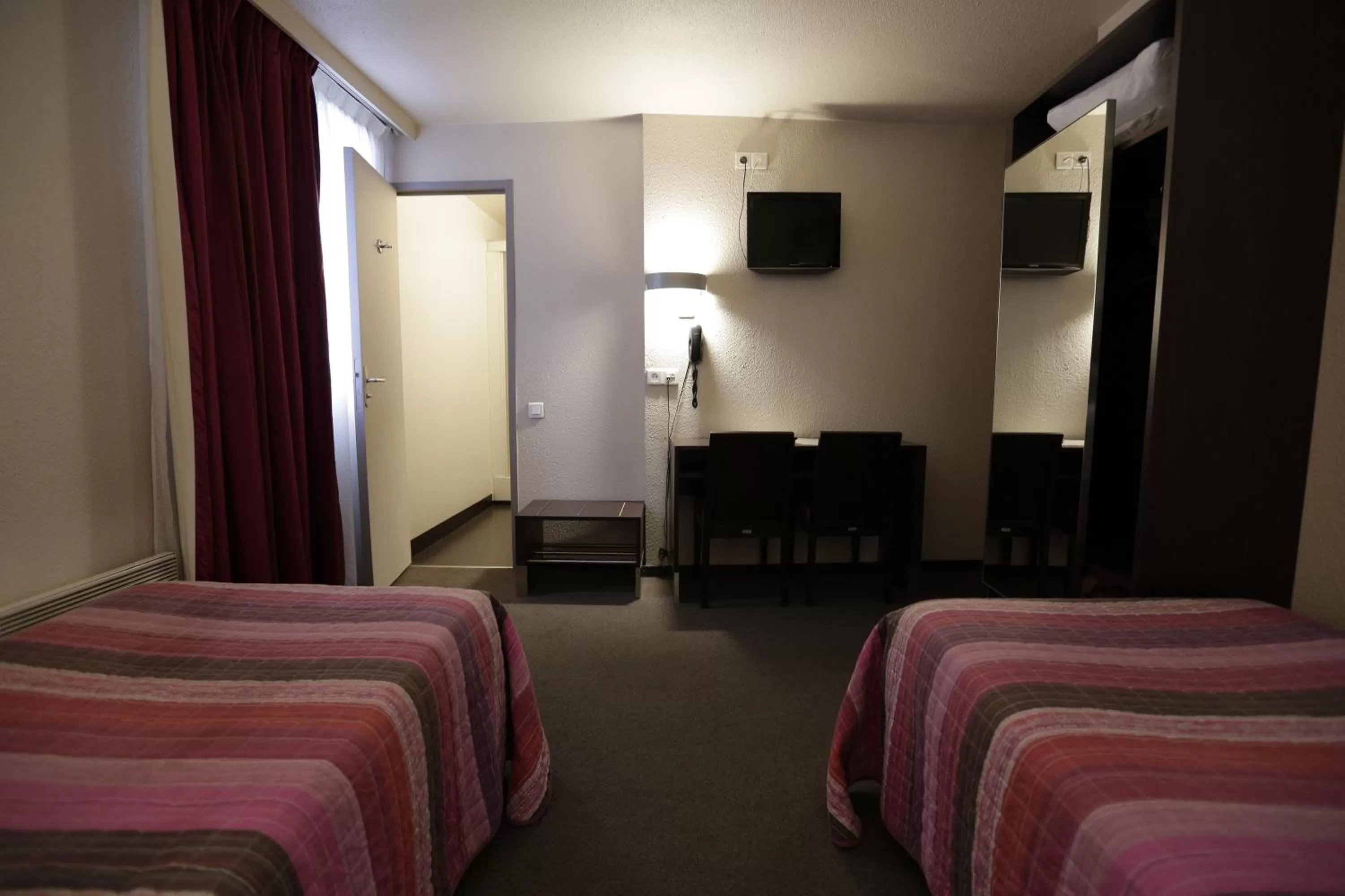 Bedroom, Bed in Hôtel Au Petit Caporal