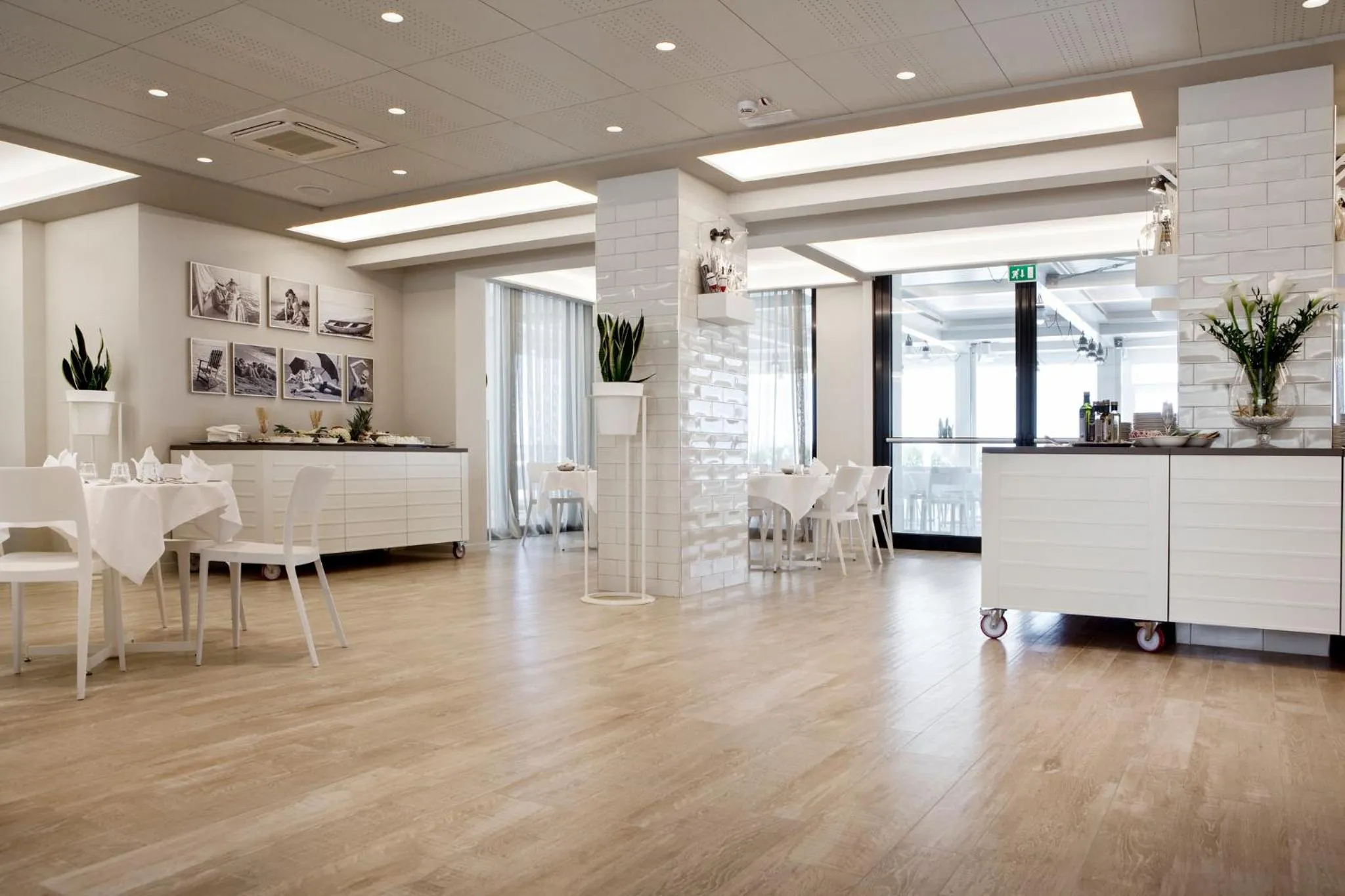 Restaurant/places to eat in Nautilus Family Hotel