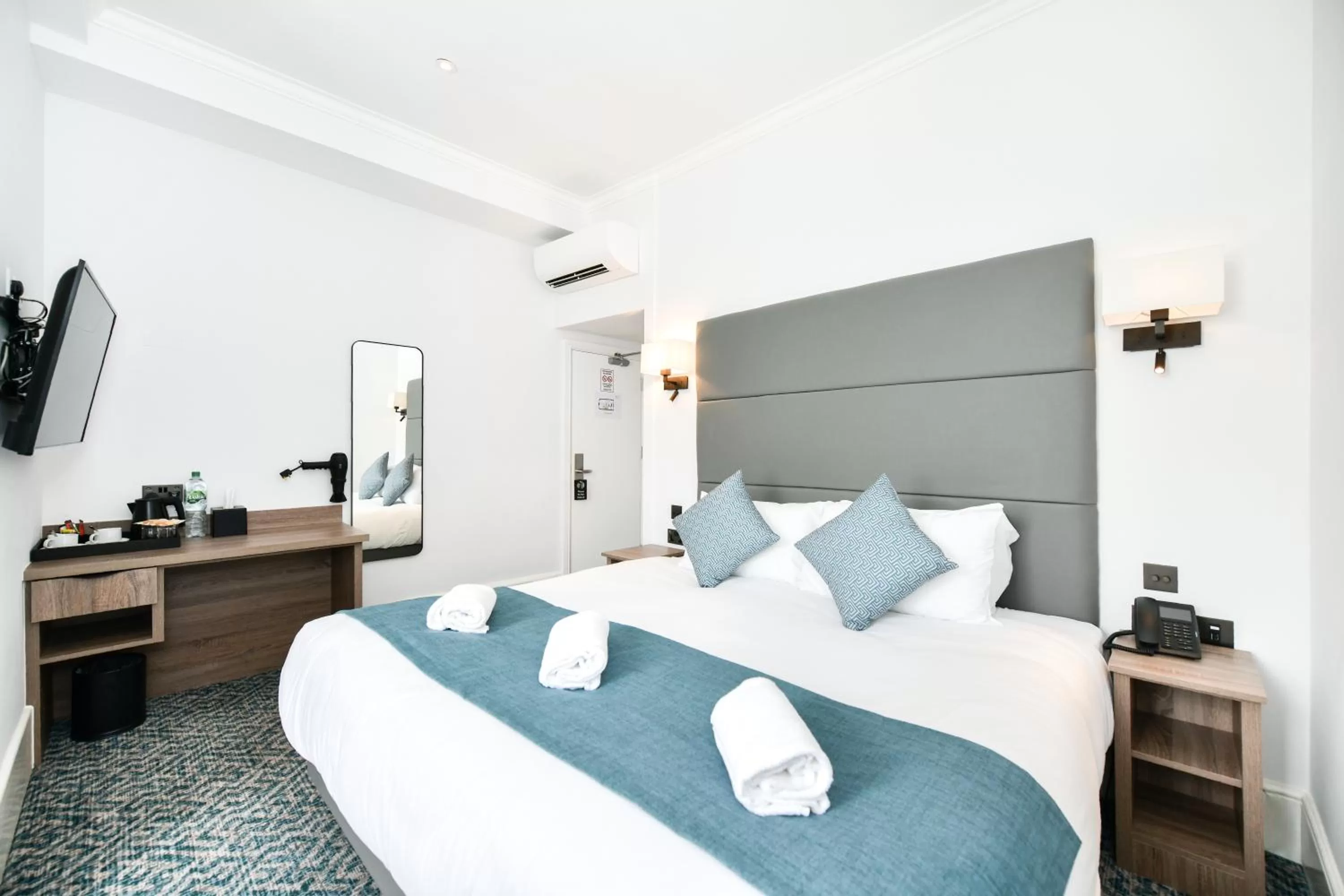 Bedroom, Bed in The J Hyde Park - A Park Avenue Hotel