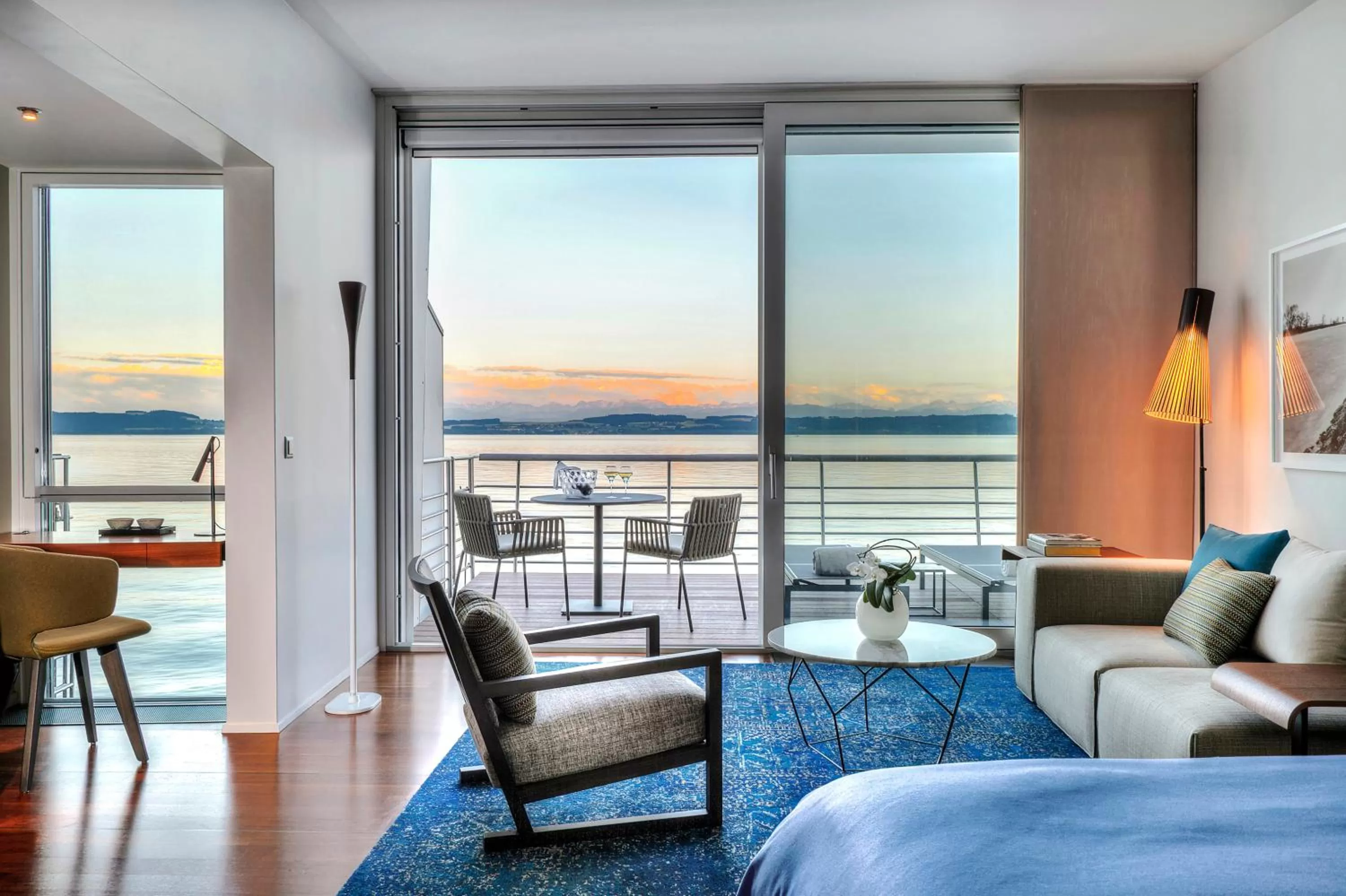 Balcony/Terrace, Bed in Hotel Palafitte