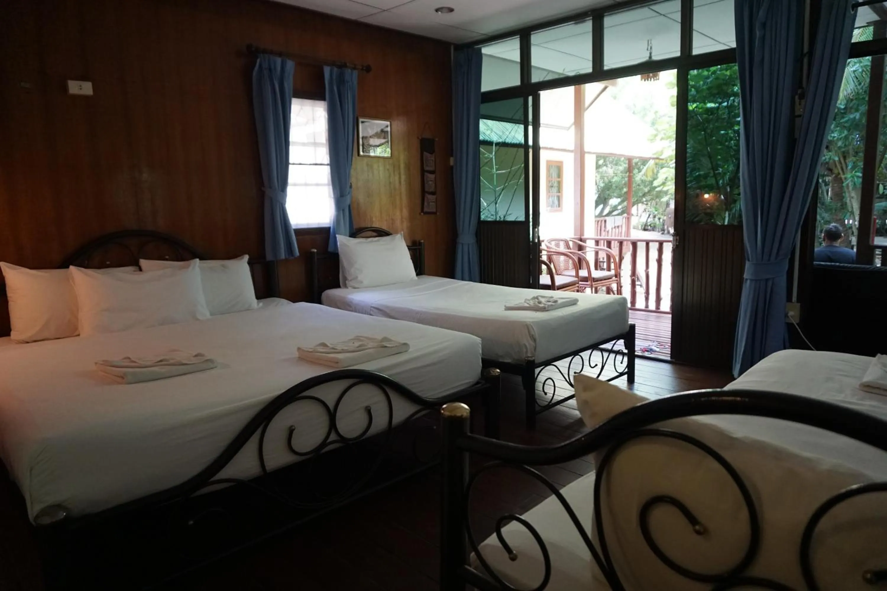 Photo of the whole room, Bed in Moonhut Bungalows