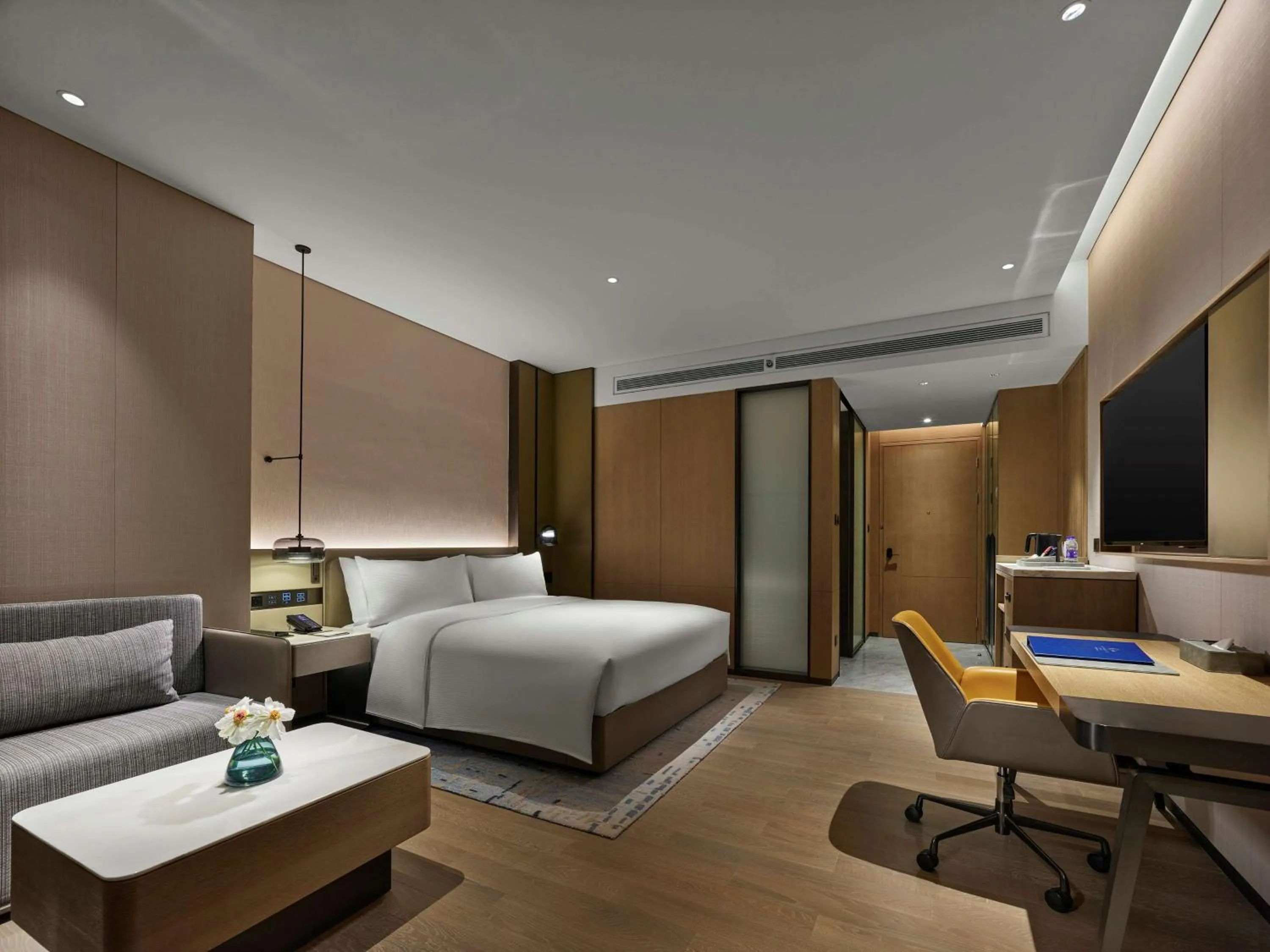 Bedroom in DoubleTree by Hilton Chengdu Riverside - Close to Panda Base and Chengdu East Railway