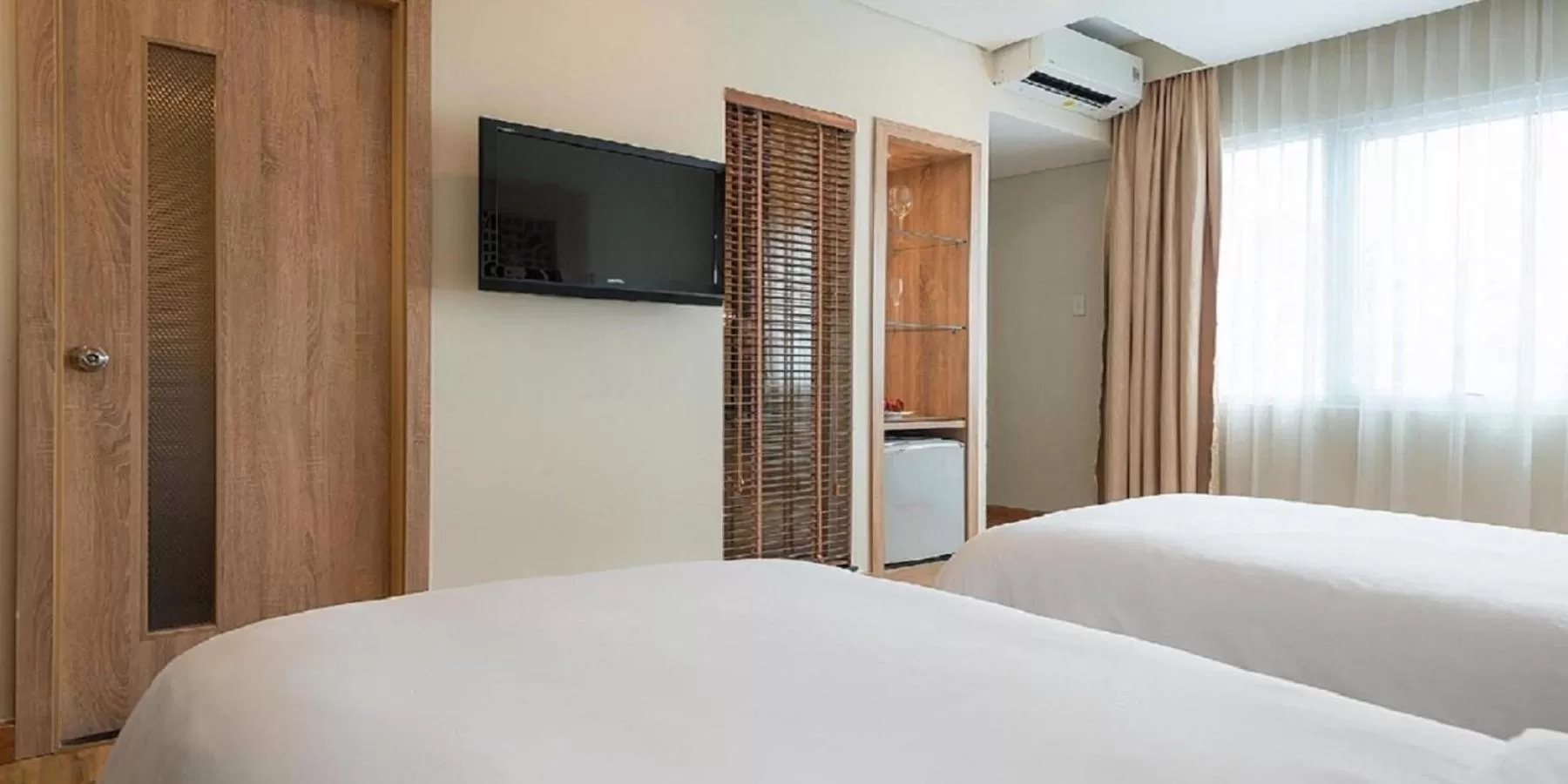 Photo of the whole room, TV/Entertainment Center in Gemini Saigon LUXURY