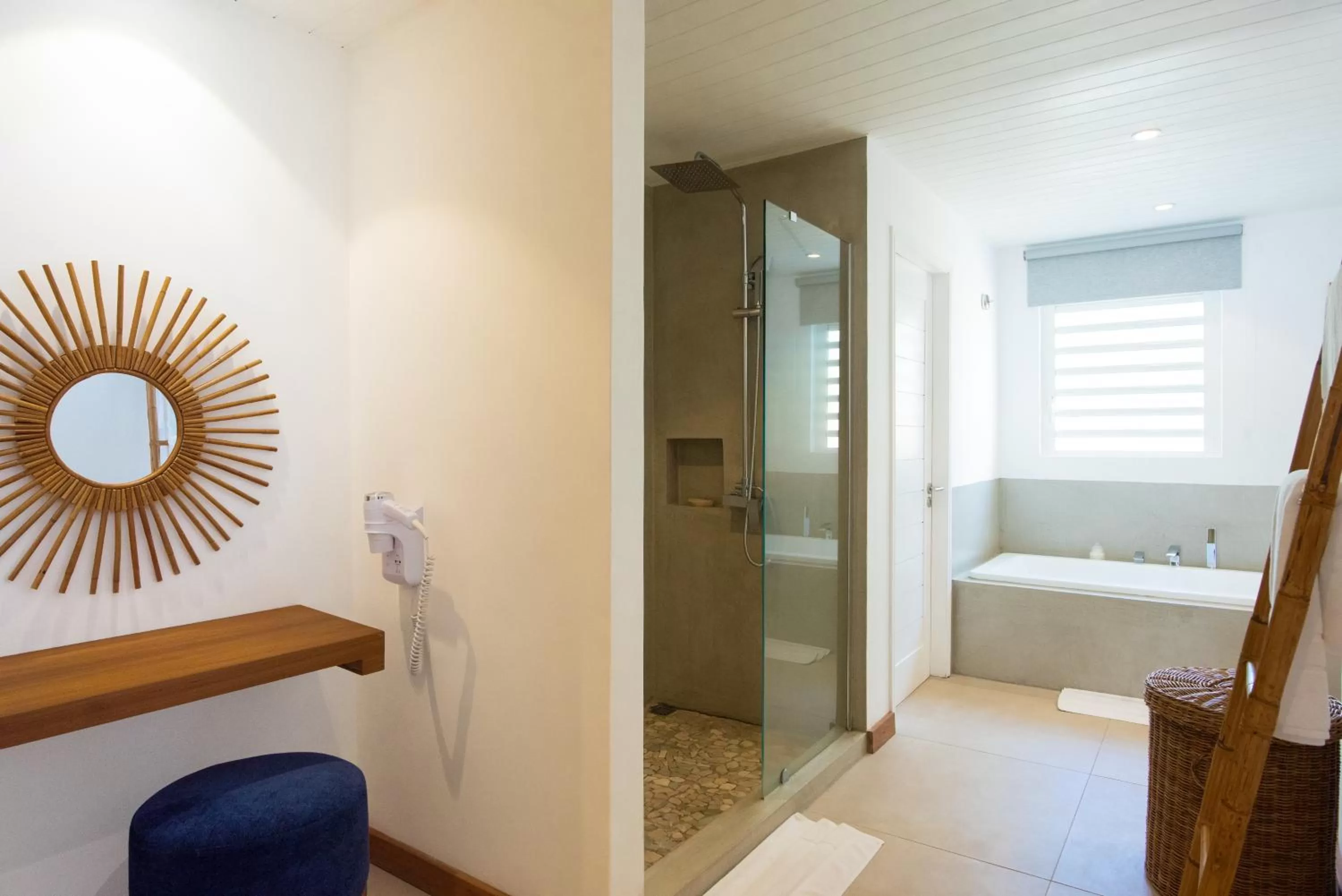 Bathroom, Bed in Seapoint Boutique Hotel