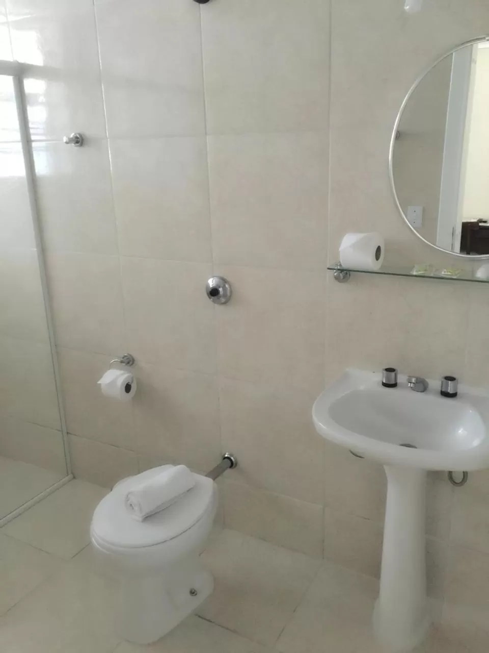 Toilet in Hotel Estação Express