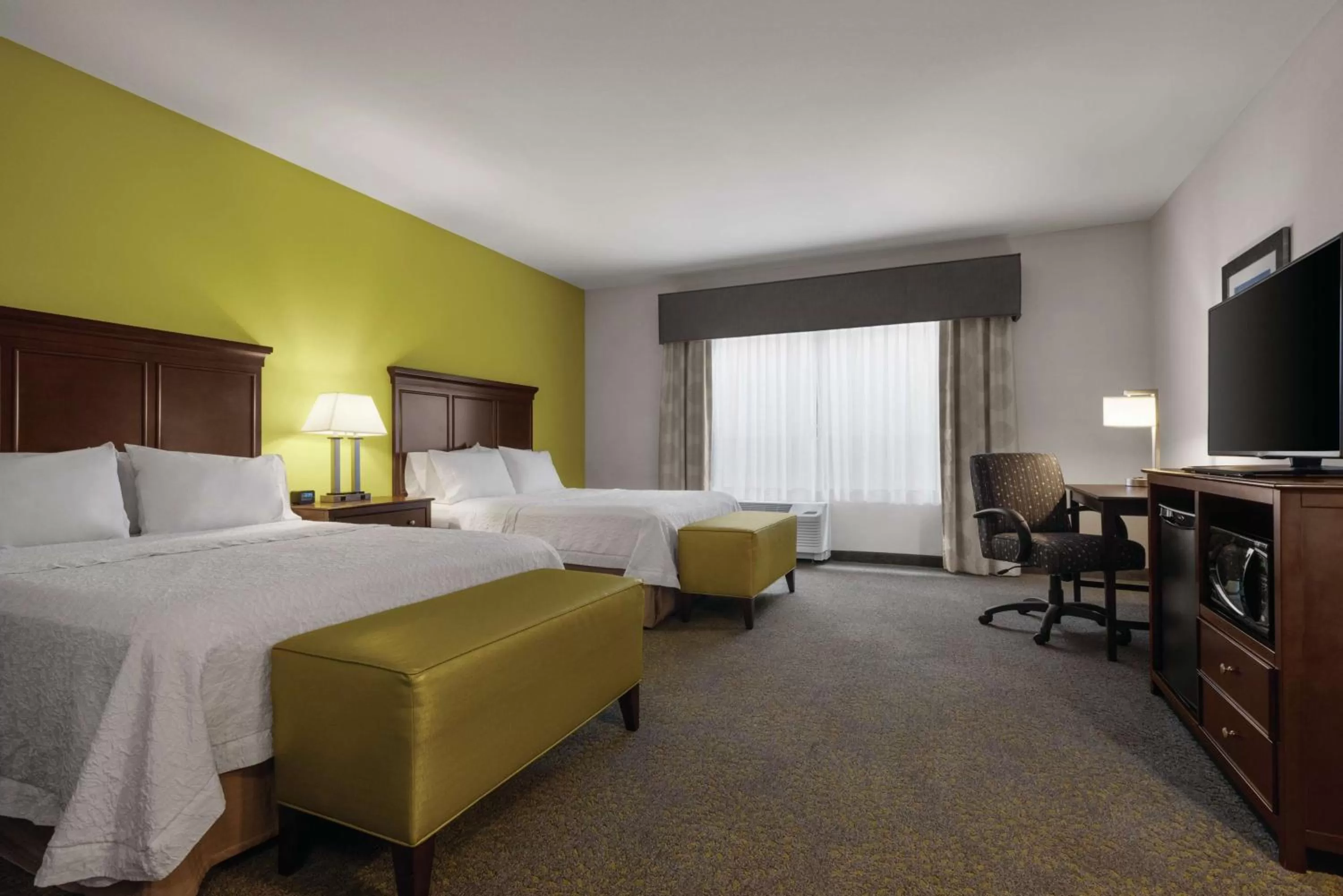 Bedroom, Bed in Hampton Inn & Suites Mishawaka/South Bend at Heritage Square