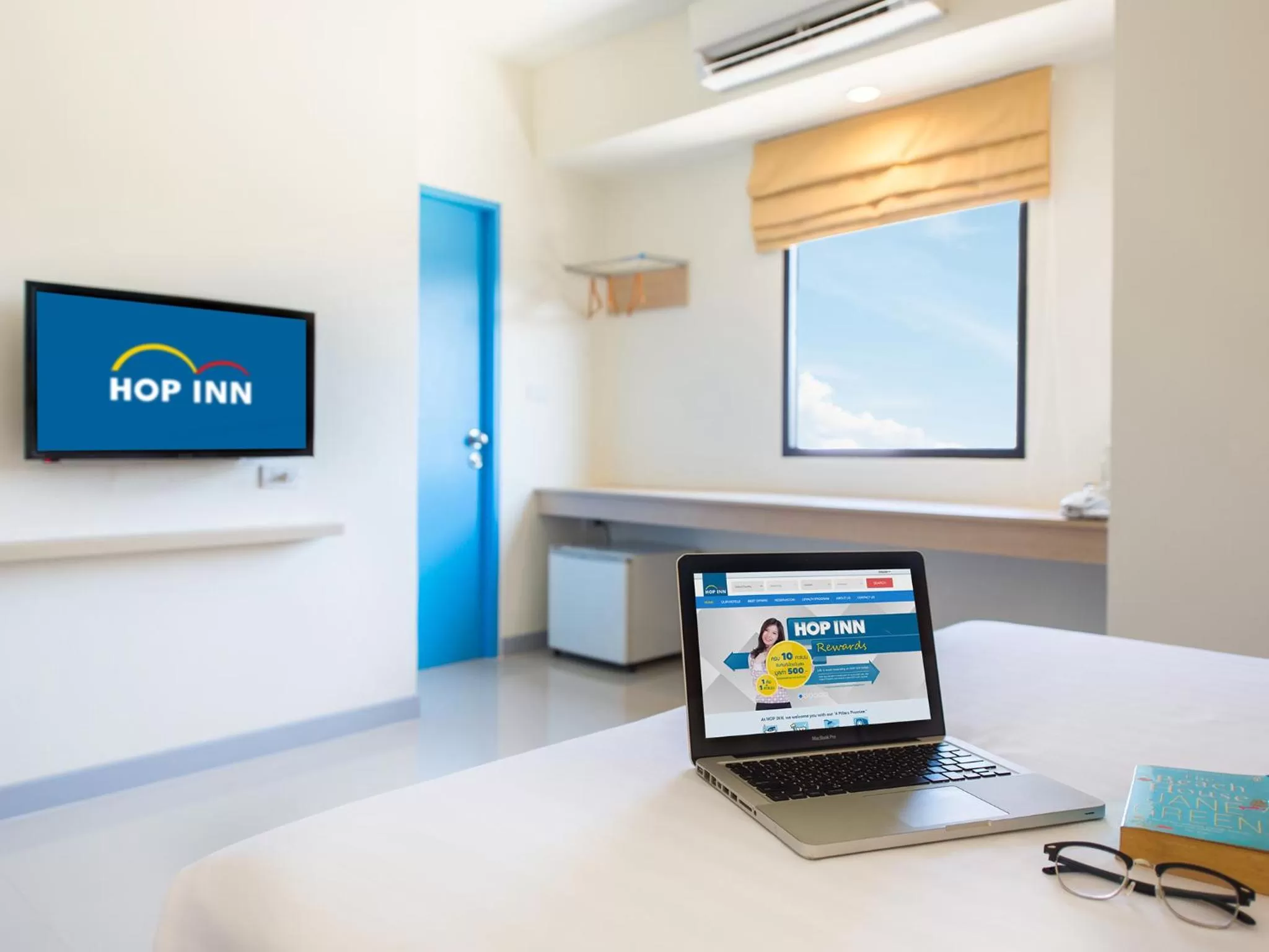 Bedroom, Bed in HOP INN Surin