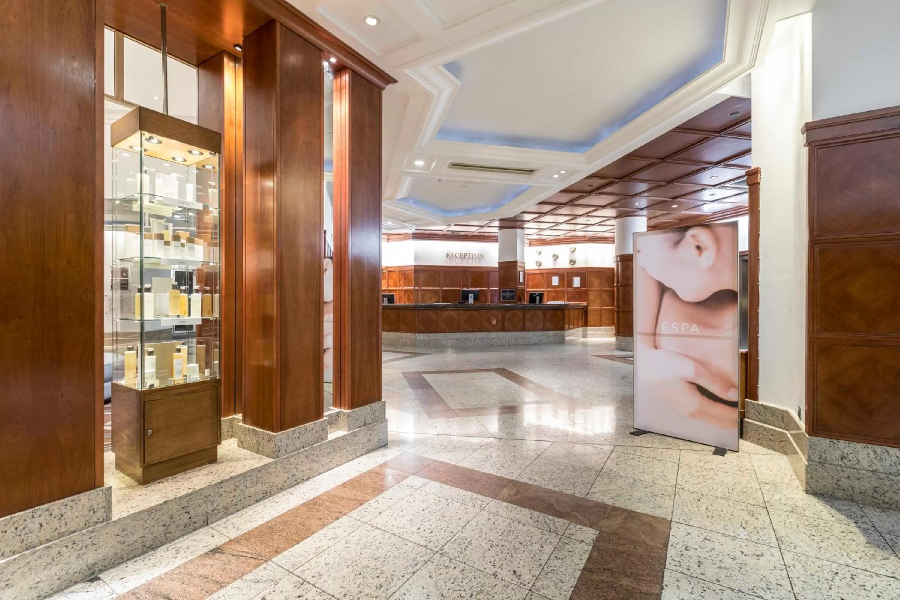 Lobby or reception in Leonardo Royal Southampton Grand Harbour