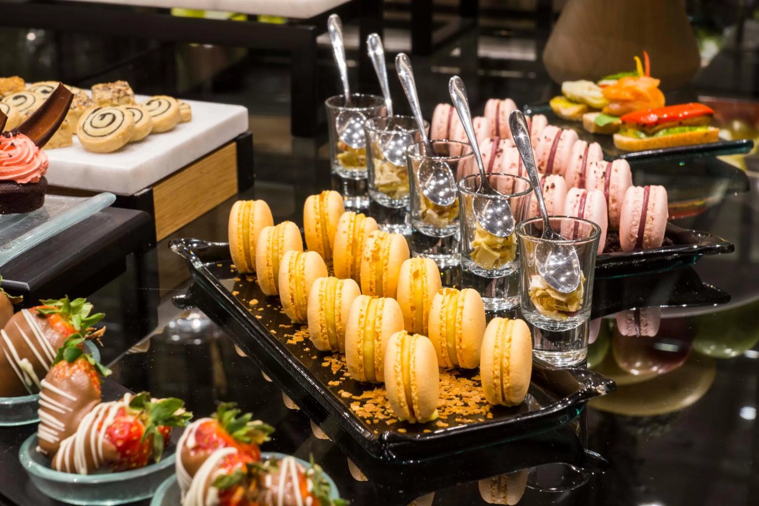Food and drinks in Radisson Collection Hotel, Vadistanbul