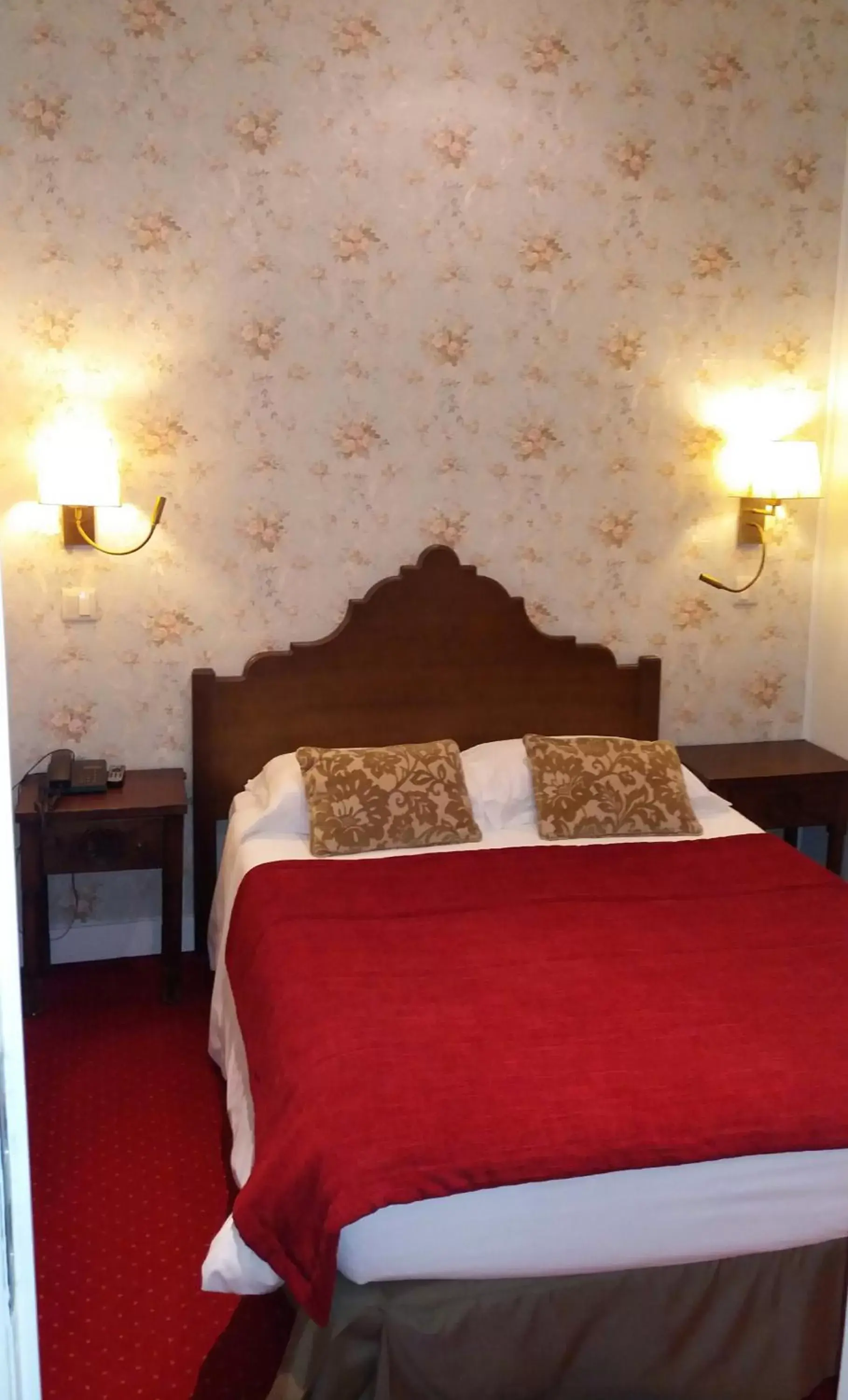 Budget Single Room in Hotel Dom Sancho I Budget Single Room in Hotel Dom Sancho I