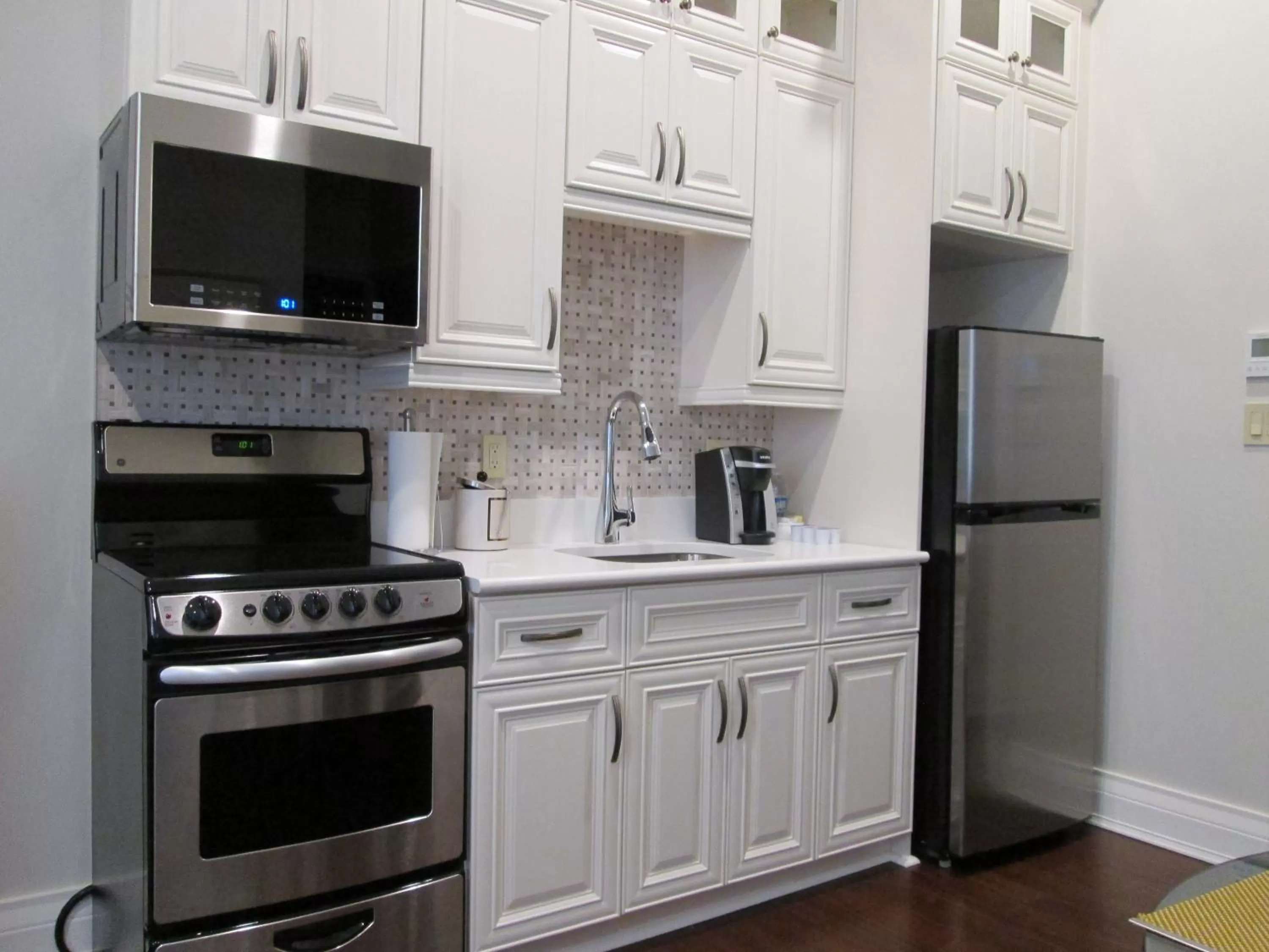 Sydney Boutique Inn & Suites