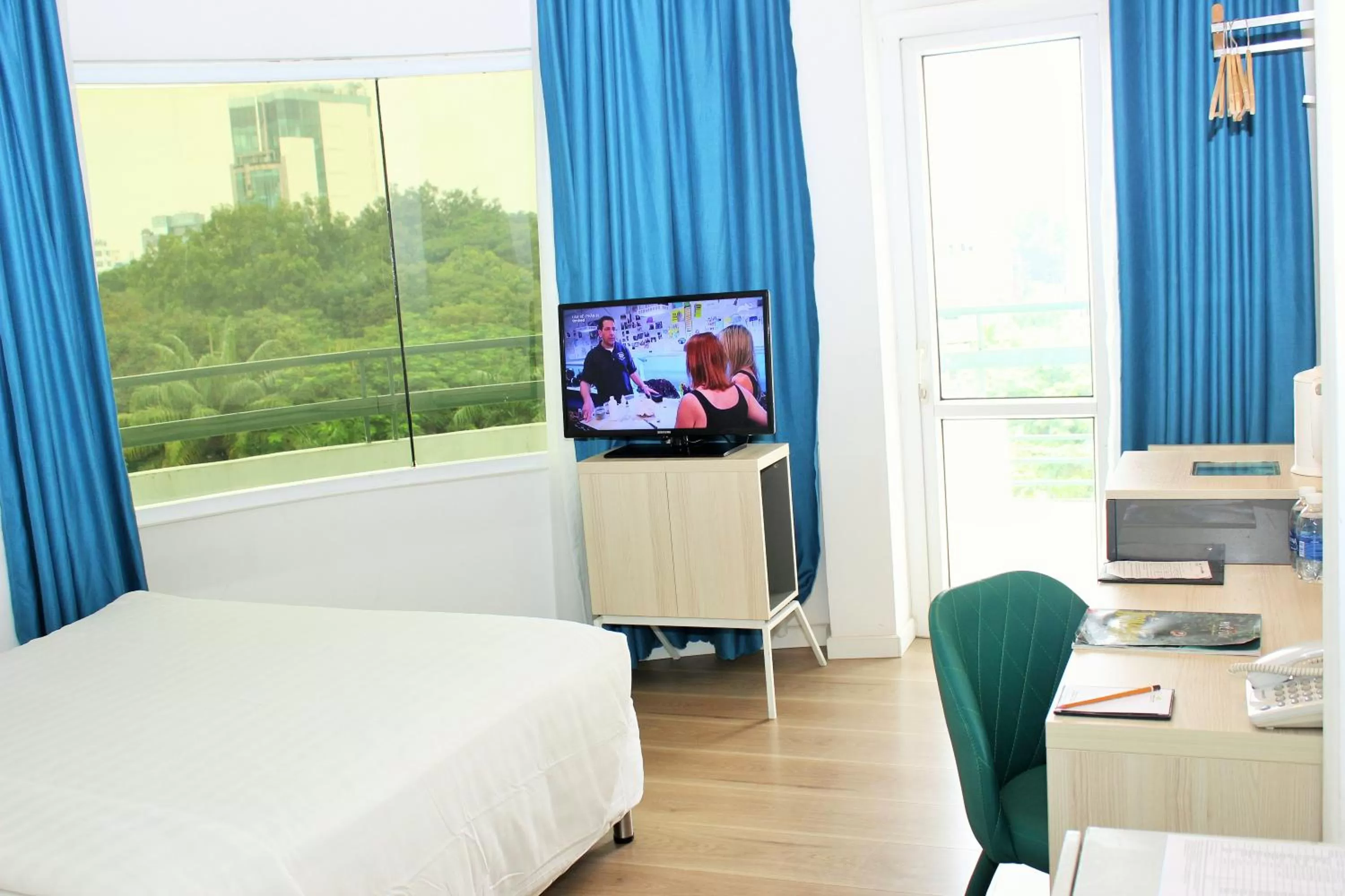 Communal lounge/ TV room, Bed in Liberty Hotel Saigon Greenview