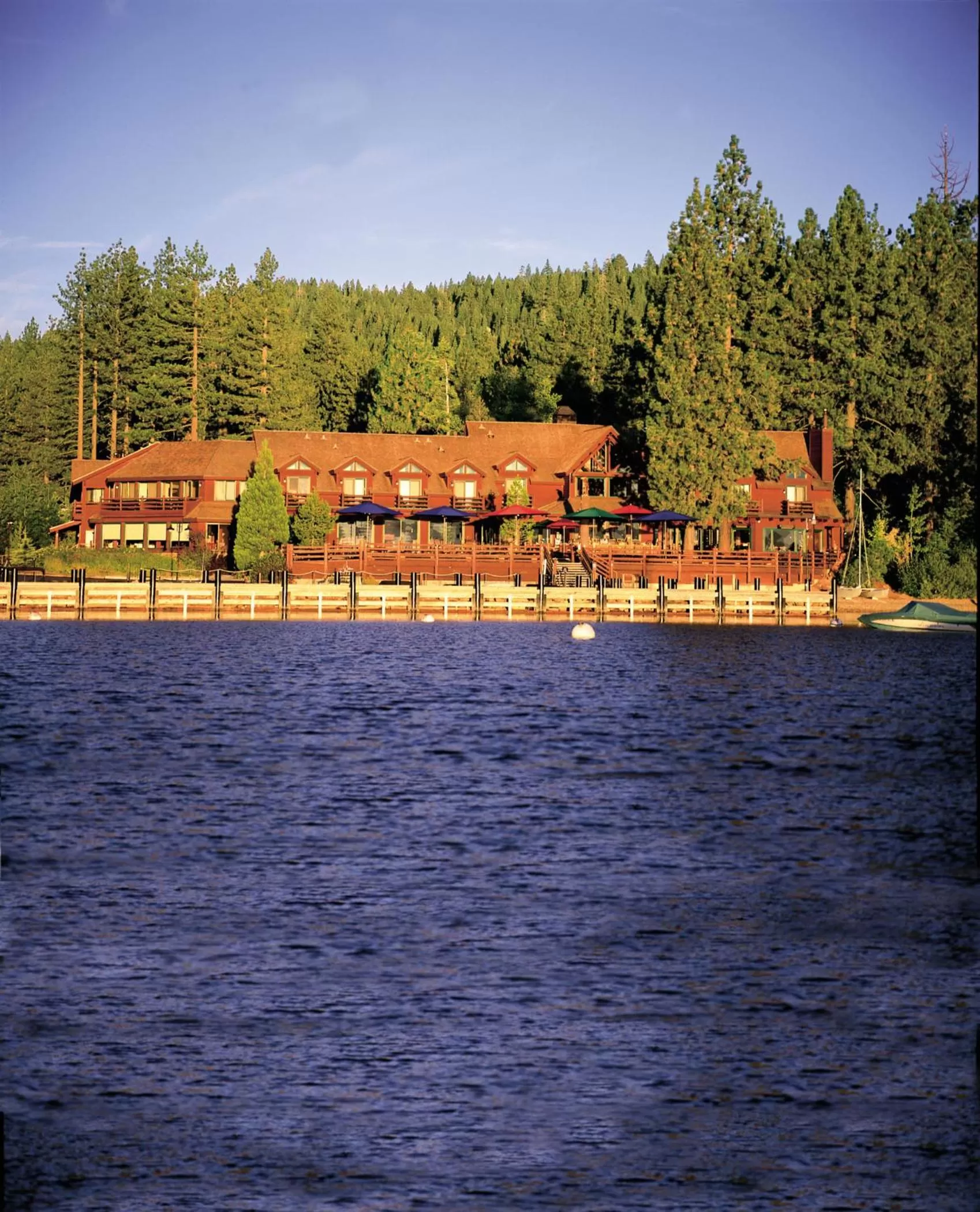 Facade/entrance in Sunnyside Resort and Lodge