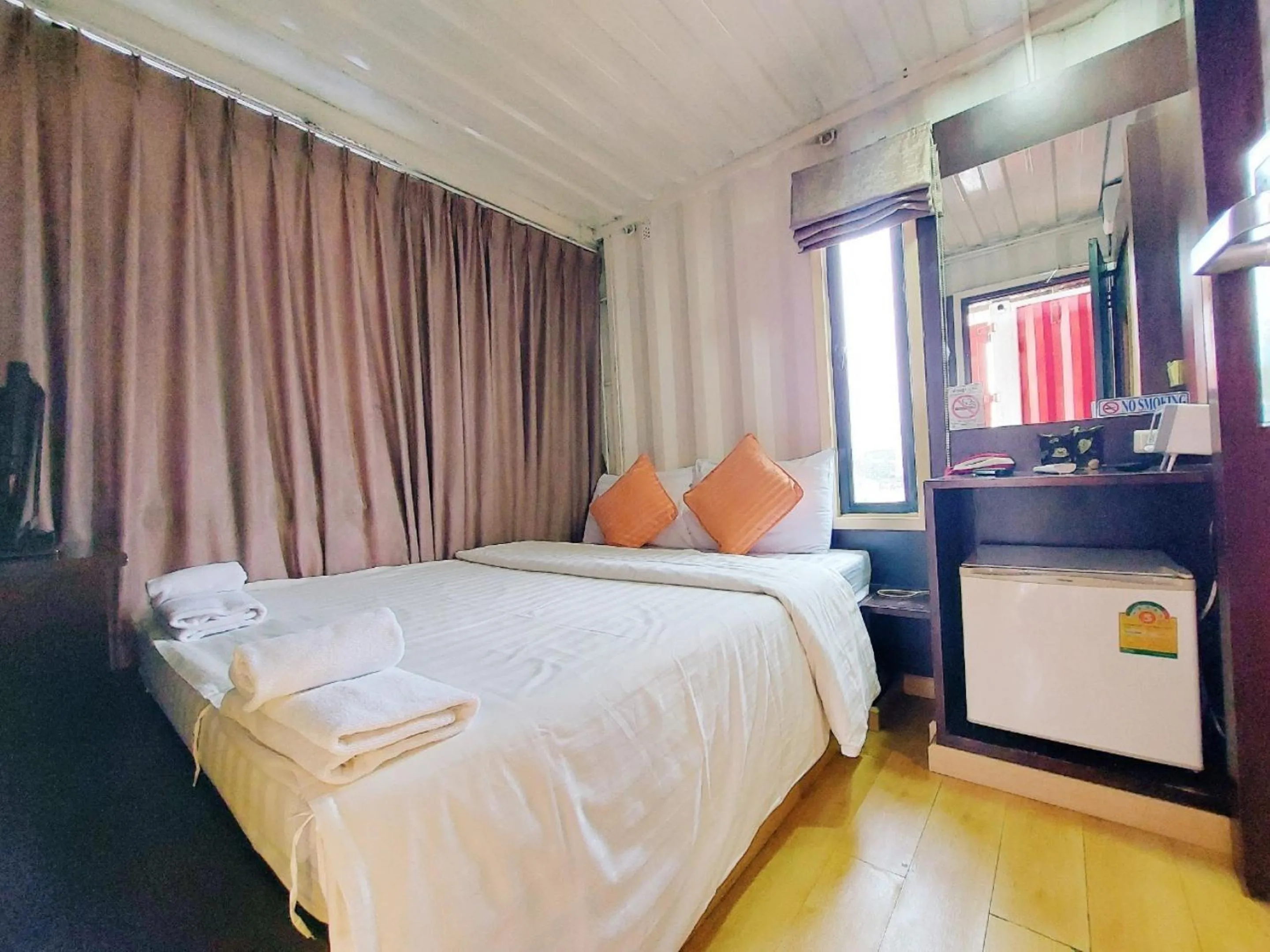 Bed in Retro Box Hotel Chumphon