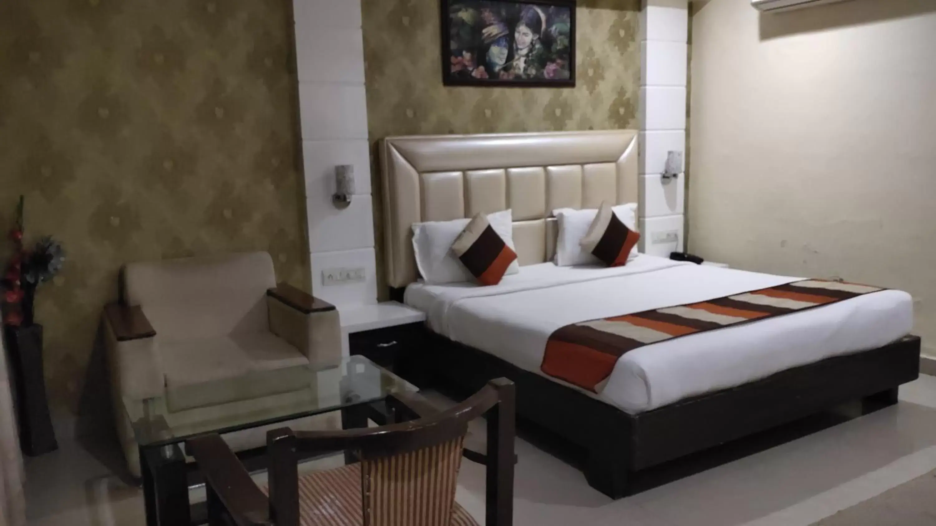 Deluxe Double Room (2 Adults + 1 Child) in Hotel City Square By KeyMagics Deluxe Double Room (2 Adults + 1 Child) in Hotel City Square By KeyMagics