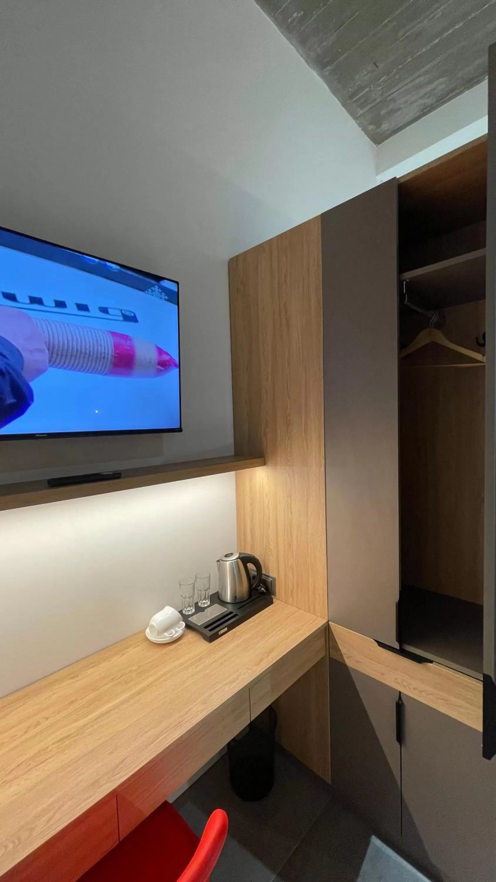 TV and multimedia, TV/Entertainment Center in Armine's B&B