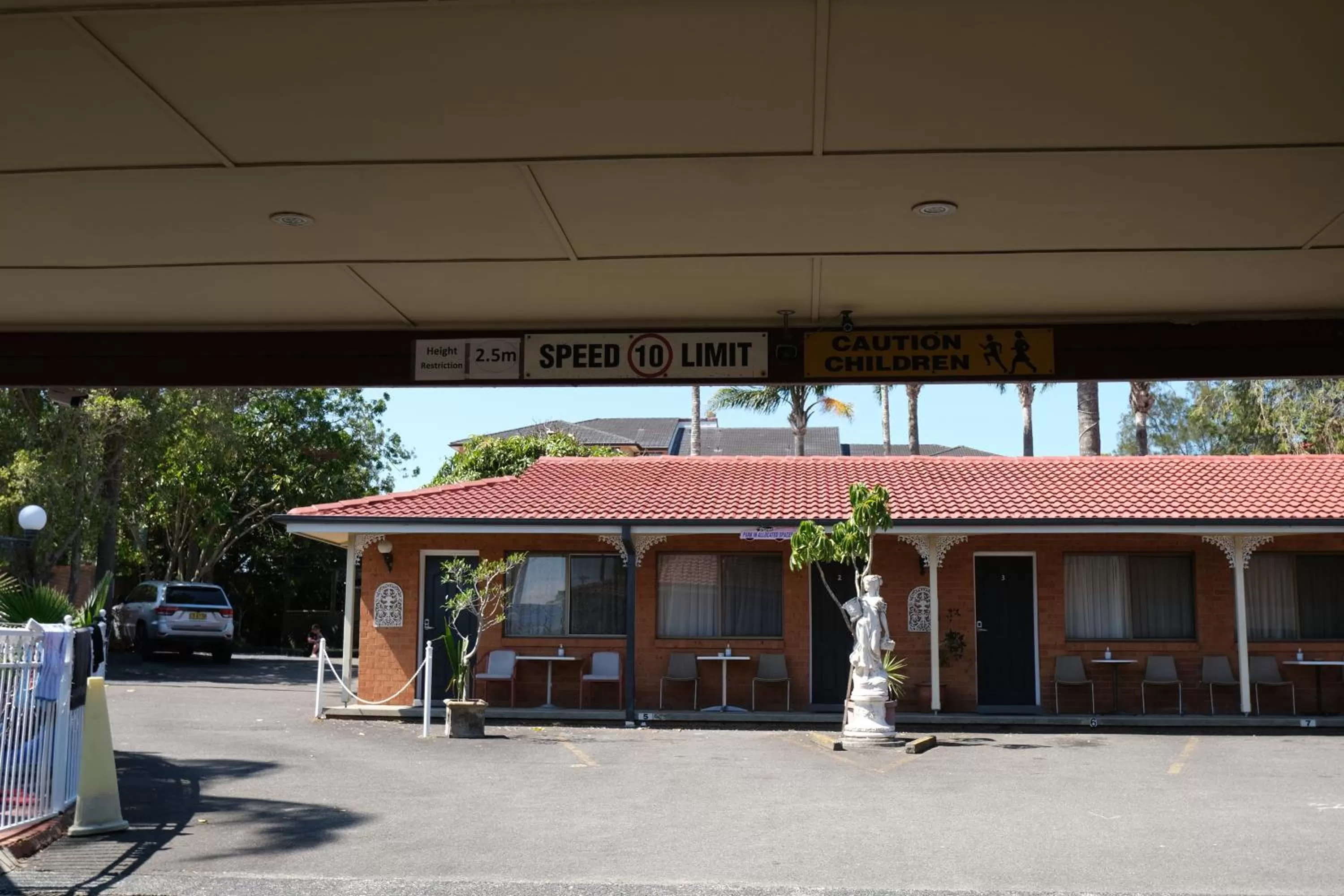 Facade/entrance in Sapphire Palms Motel