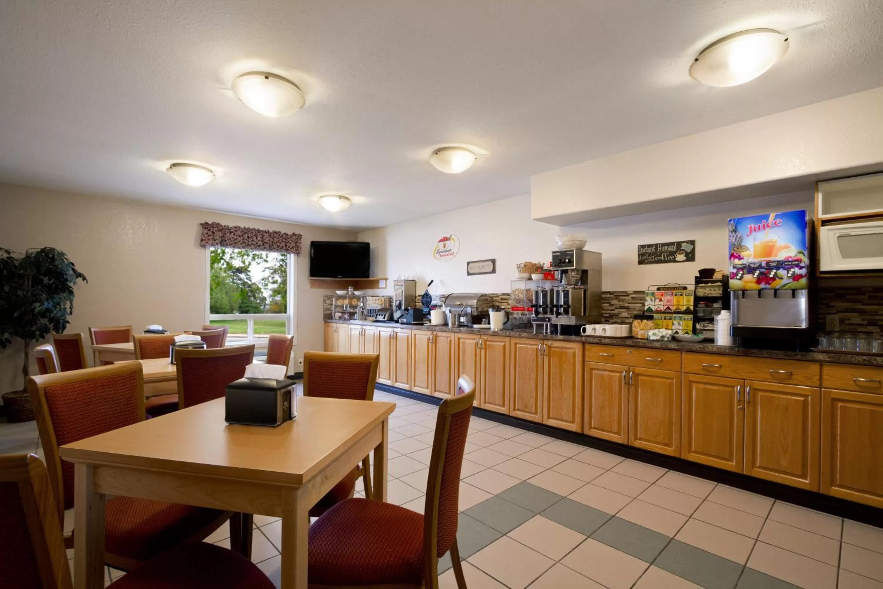 Restaurant/places to eat in Super 8 by Wyndham Dawson Creek