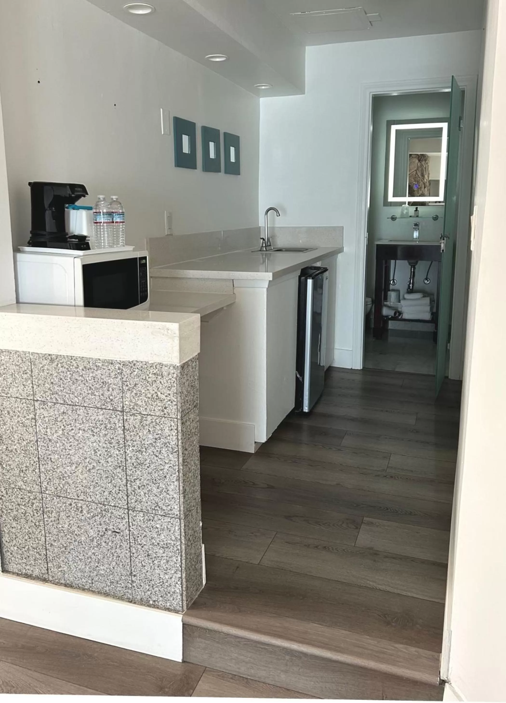 Kitchen or kitchenette in Capri Laguna on the Beach - A Boutique Hotel