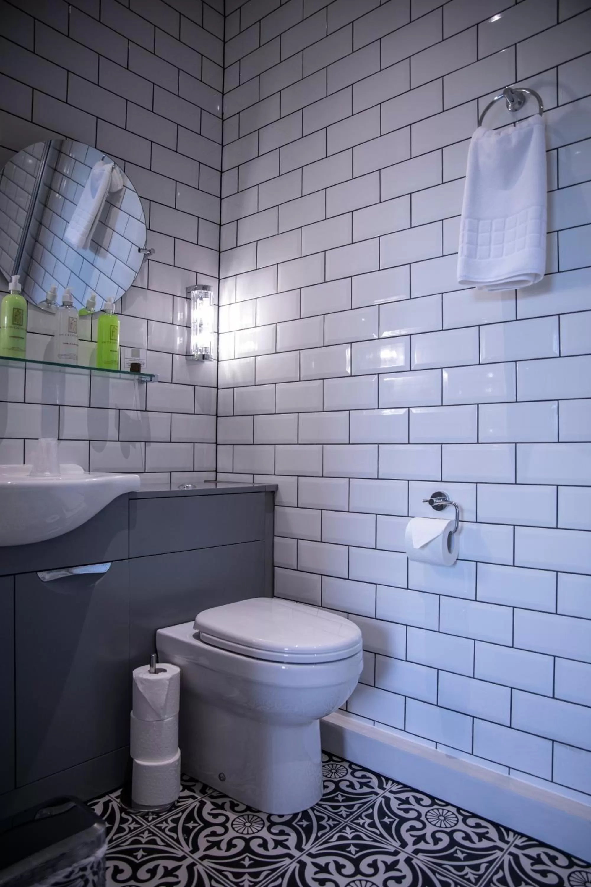 Toilet in South Causey Inn