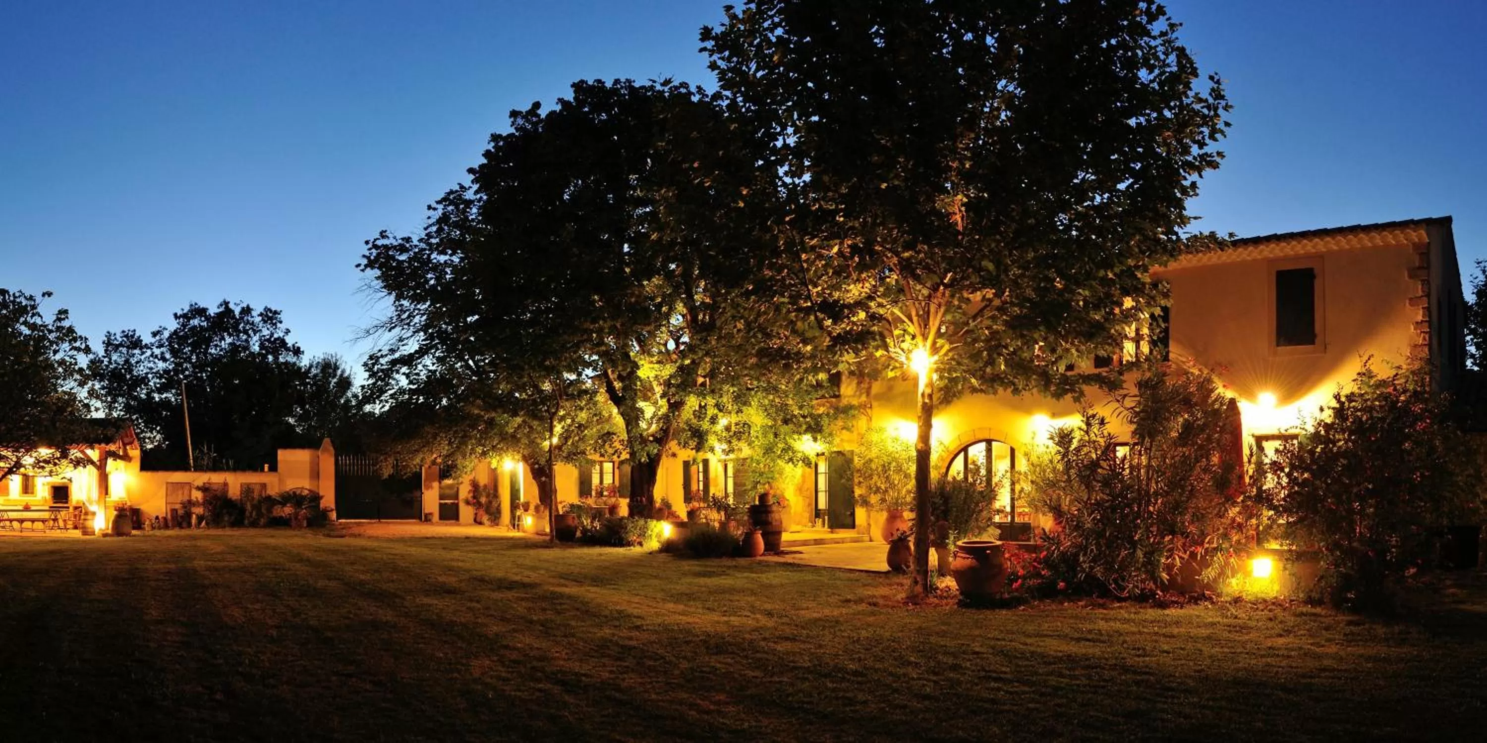 Facade/entrance in Chambres d'Hotes Domaine des Machottes