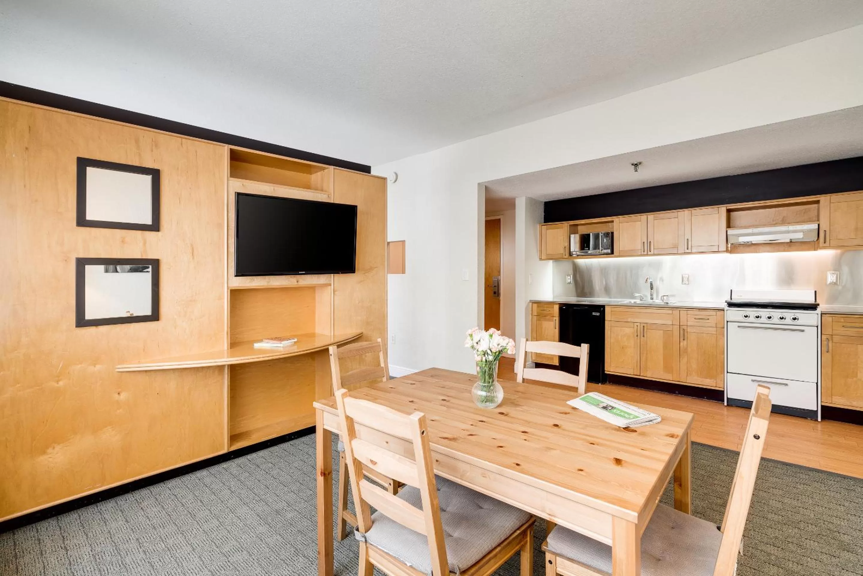 TV and multimedia in Crest Hotel Suites