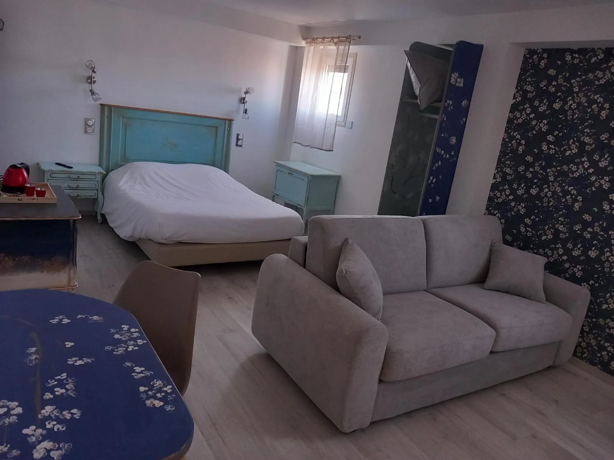 Bed in Cit'Hotel Le Montreal