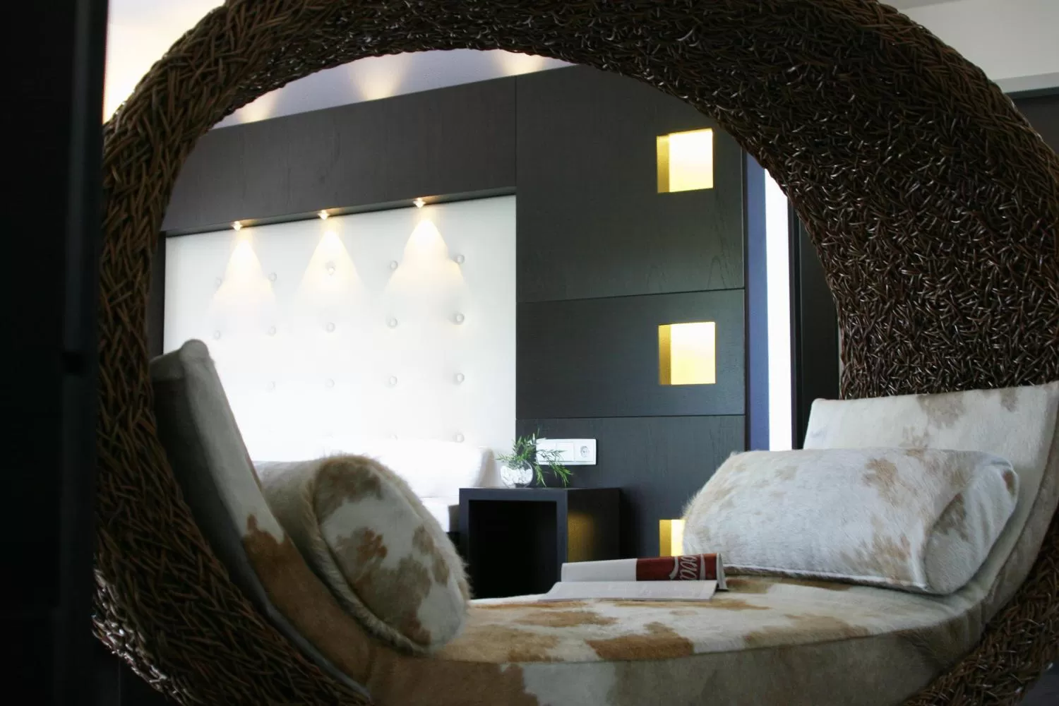 Seating area, Bed in Hotel zur Promenade