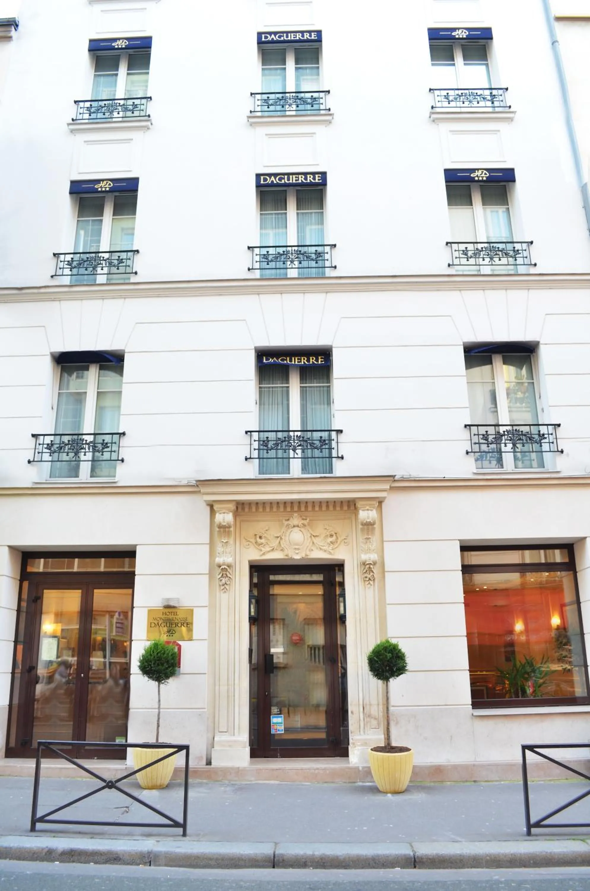 Property building in Montparnasse Daguerre