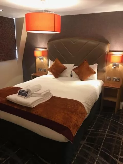 Bed in The Crown Hotel Wetherspoon