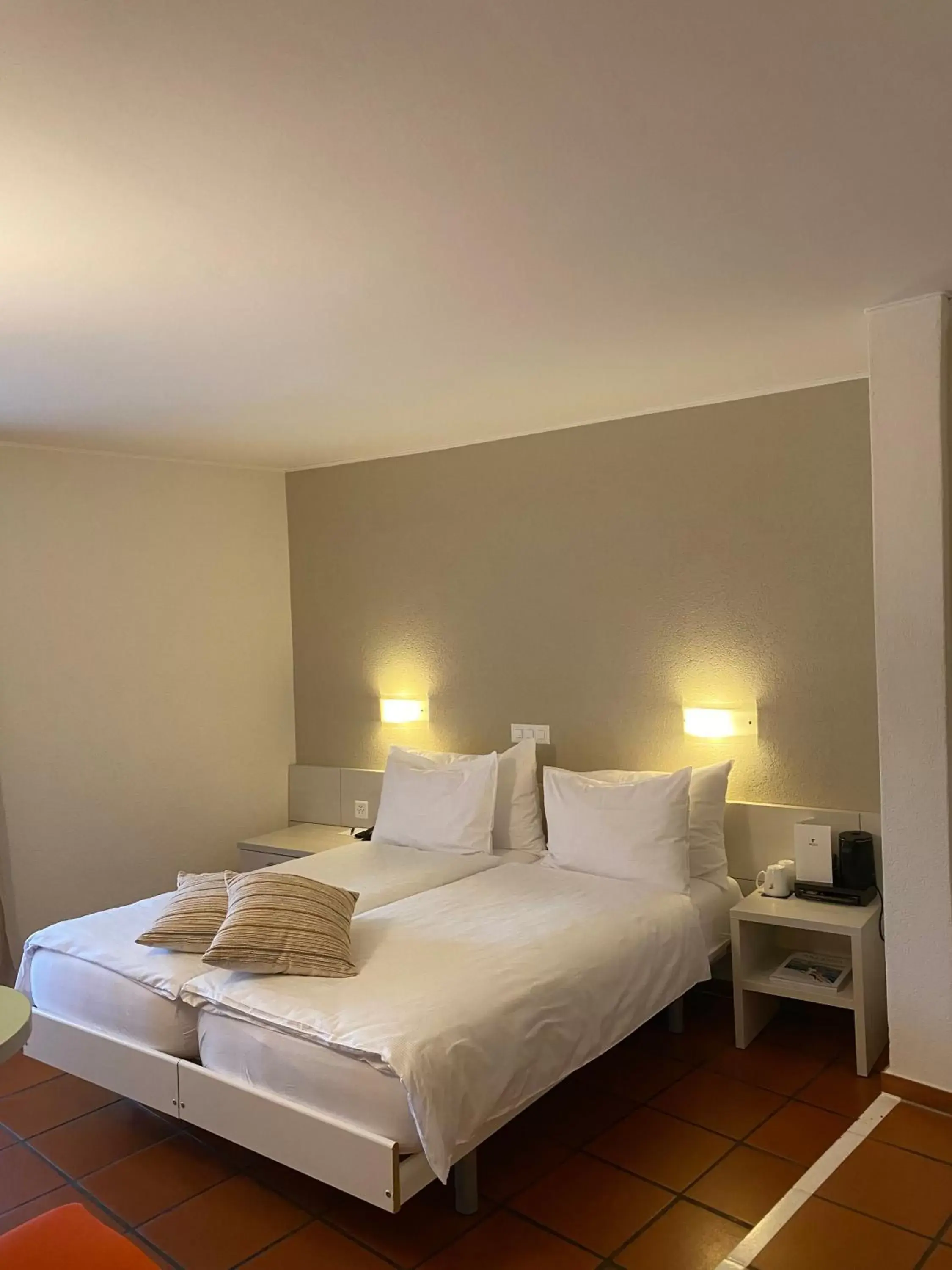 Twin Room with Lake View in Al Faro Twin Room with Lake View in Al Faro