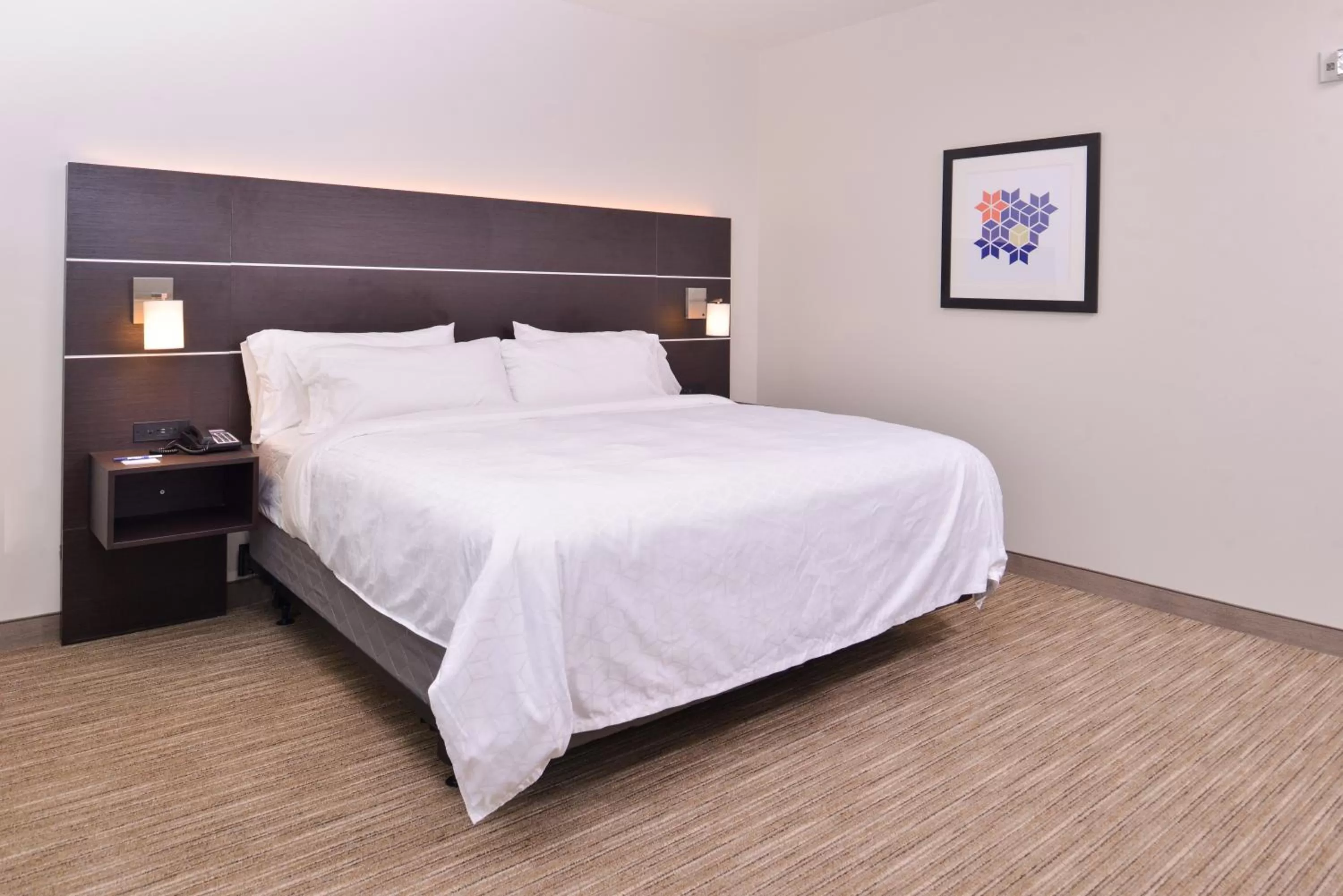 Photo of the whole room, Bed in Holiday Inn Express & Suites - Mall of America - MSP Airport by IHG