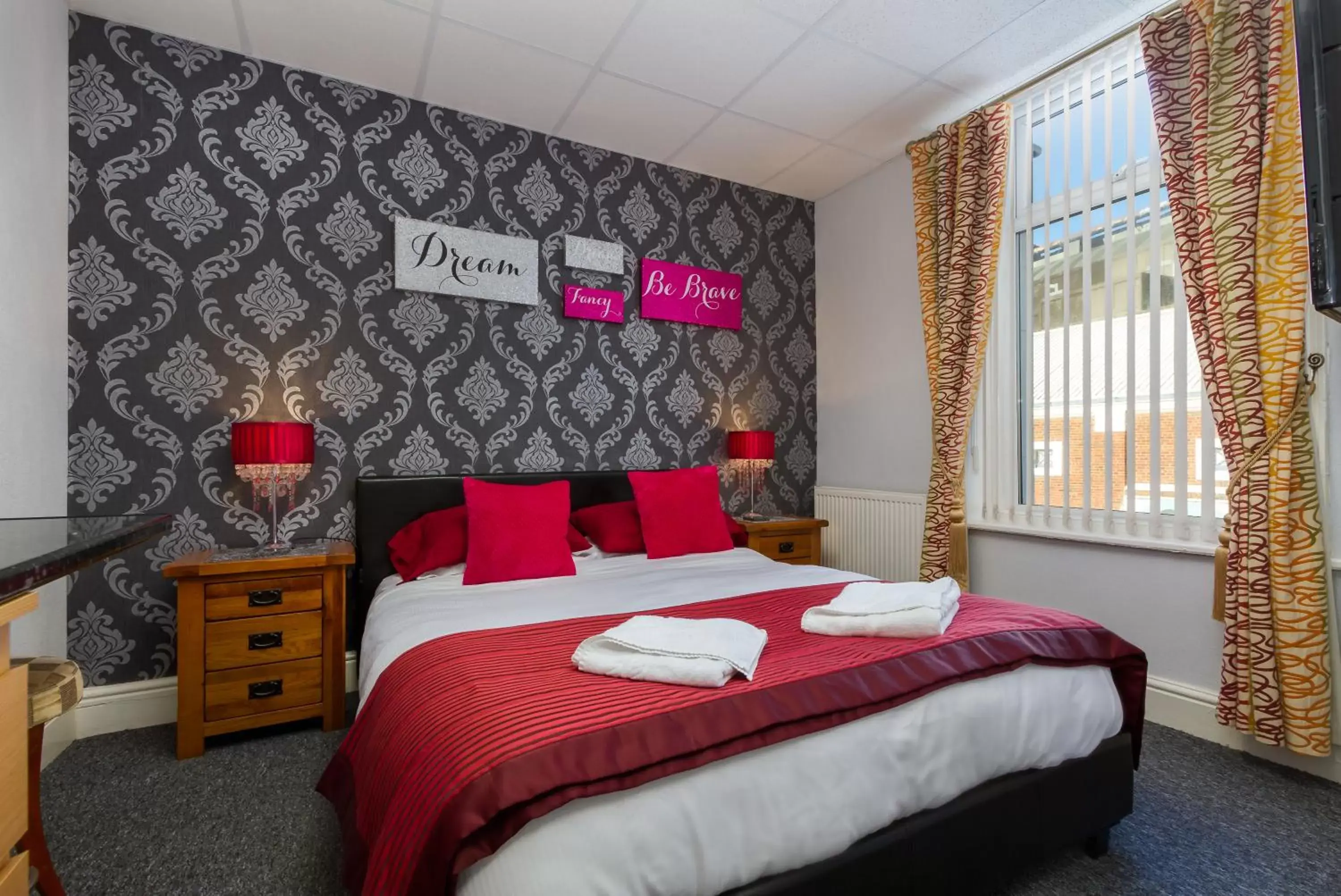 Superior King Room in Adelaide Lodge - Town Centre - Opposite Winter Gardens Superior King Room in Adelaide Lodge - Town Centre - Opposite Winter Gardens