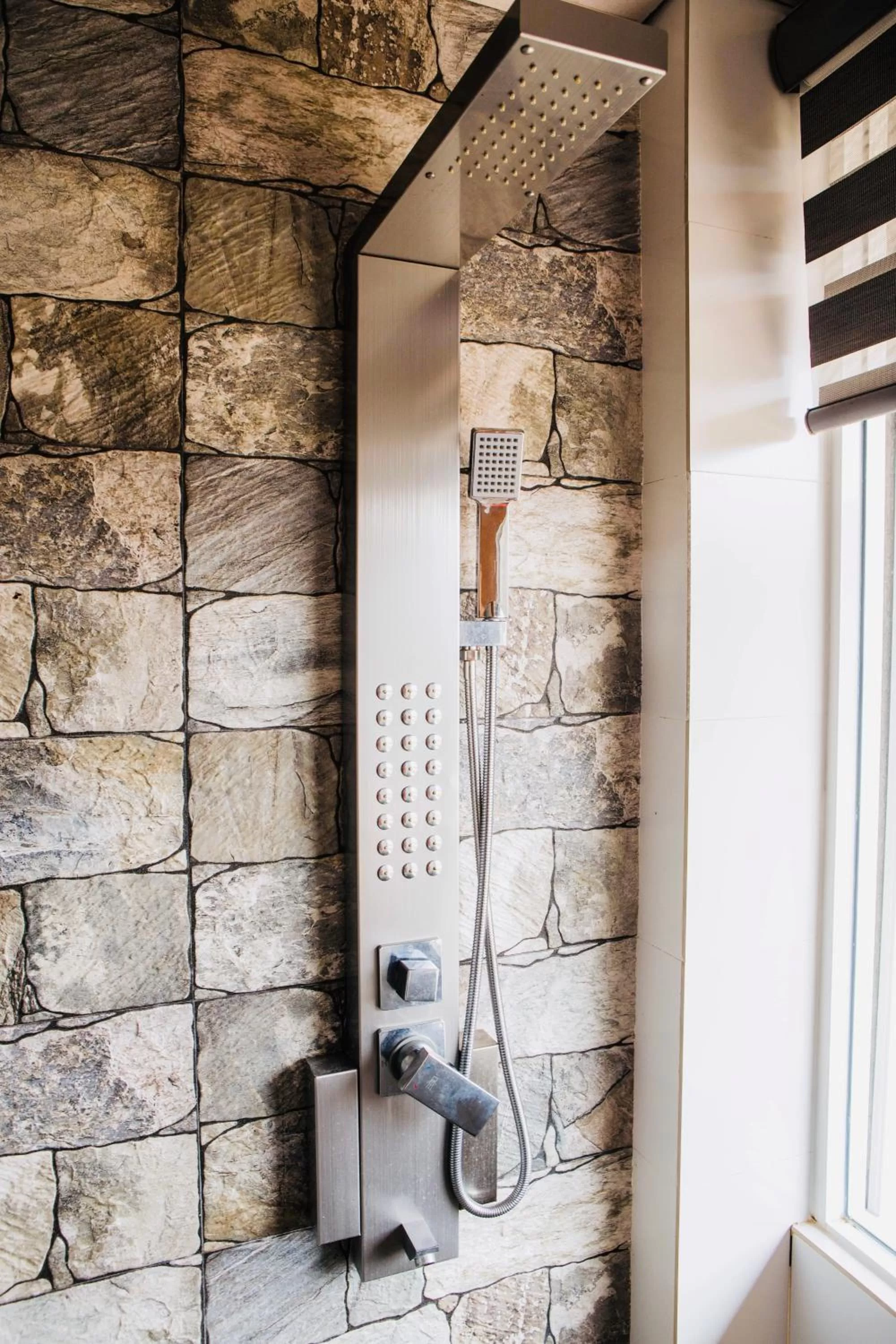 Bathroom in Pigeons Nest