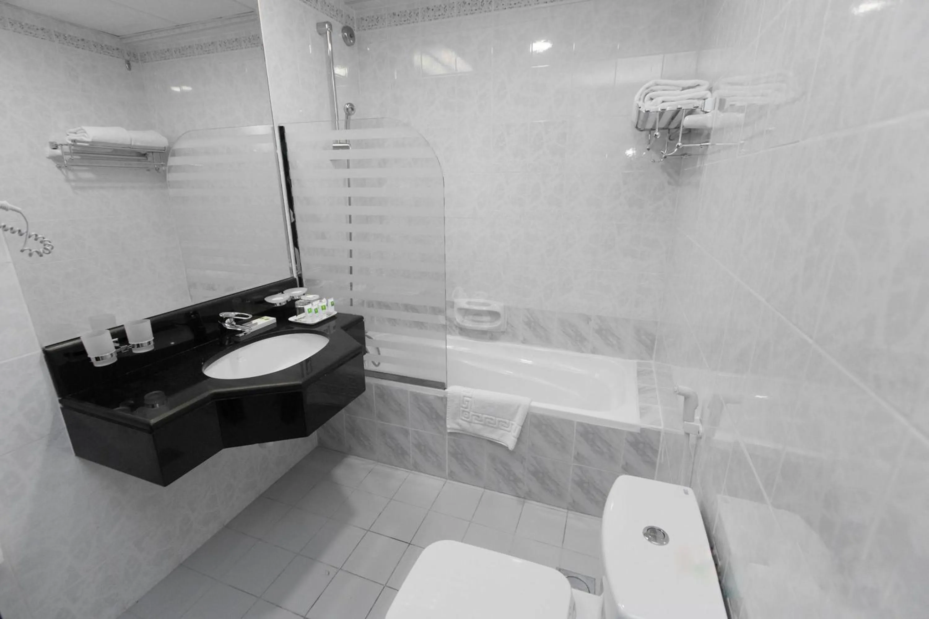 Bathroom in Comfort Inn Hotel Deira