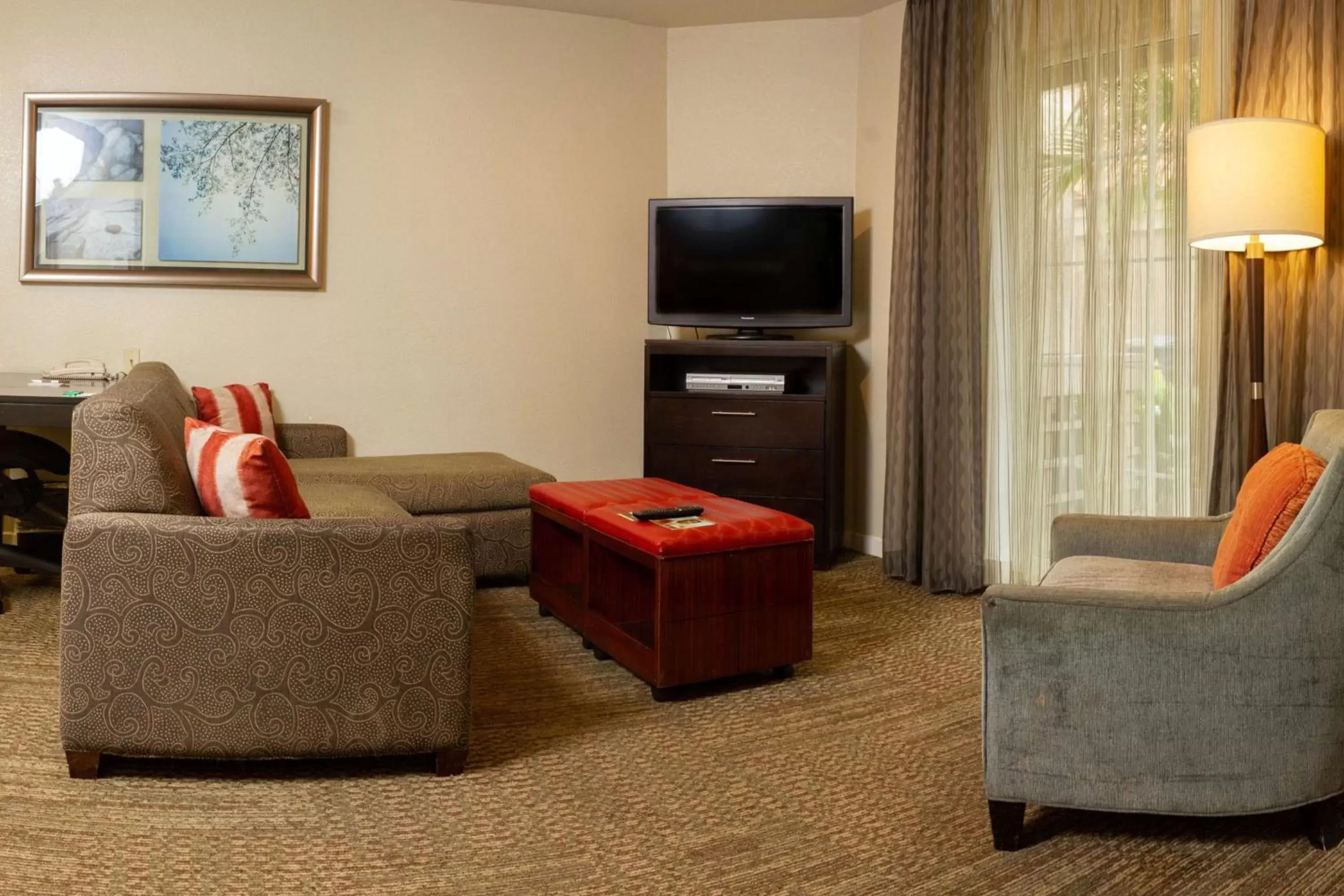 One-Bedroom Queen Suite with Roll-In Shower - Mobility Accessible in Sonesta ES Suites San Jose - Airport One-Bedroom Queen Suite with Roll-In Shower - Mobility Accessible in Sonesta ES Suites San Jose - Airport